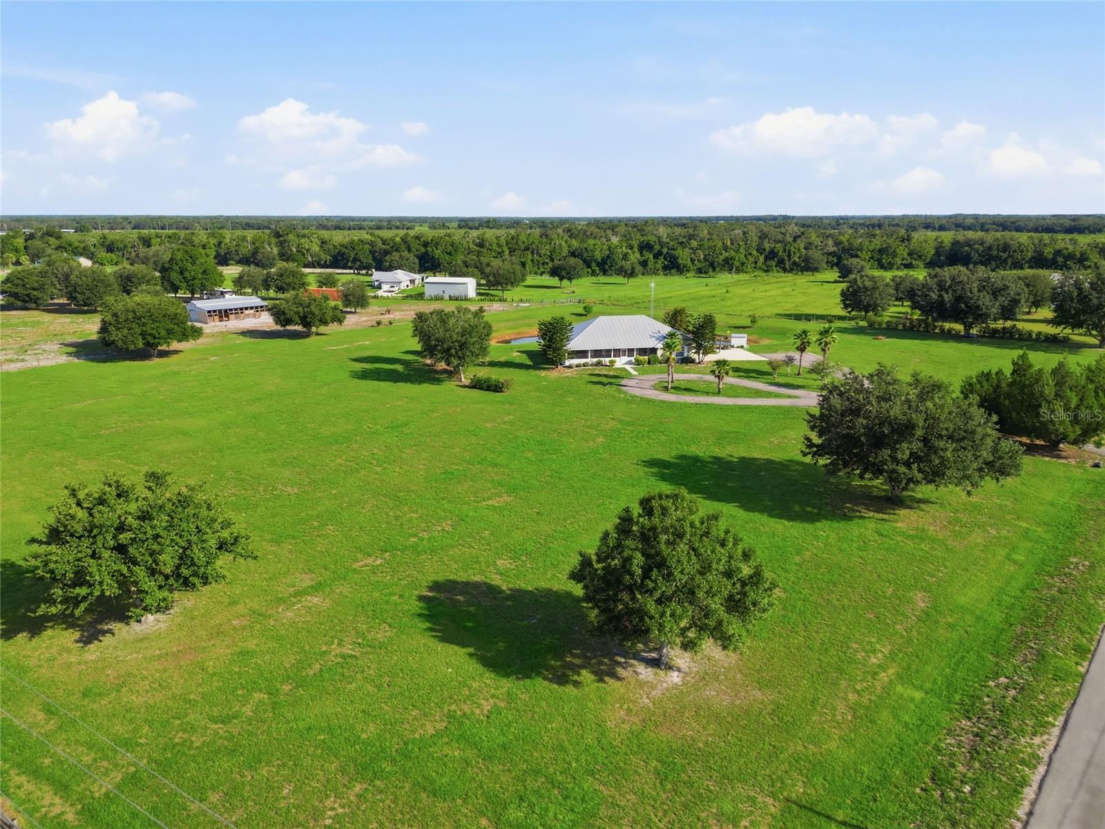 1277 Sw East Creek Trl Property Photo 49