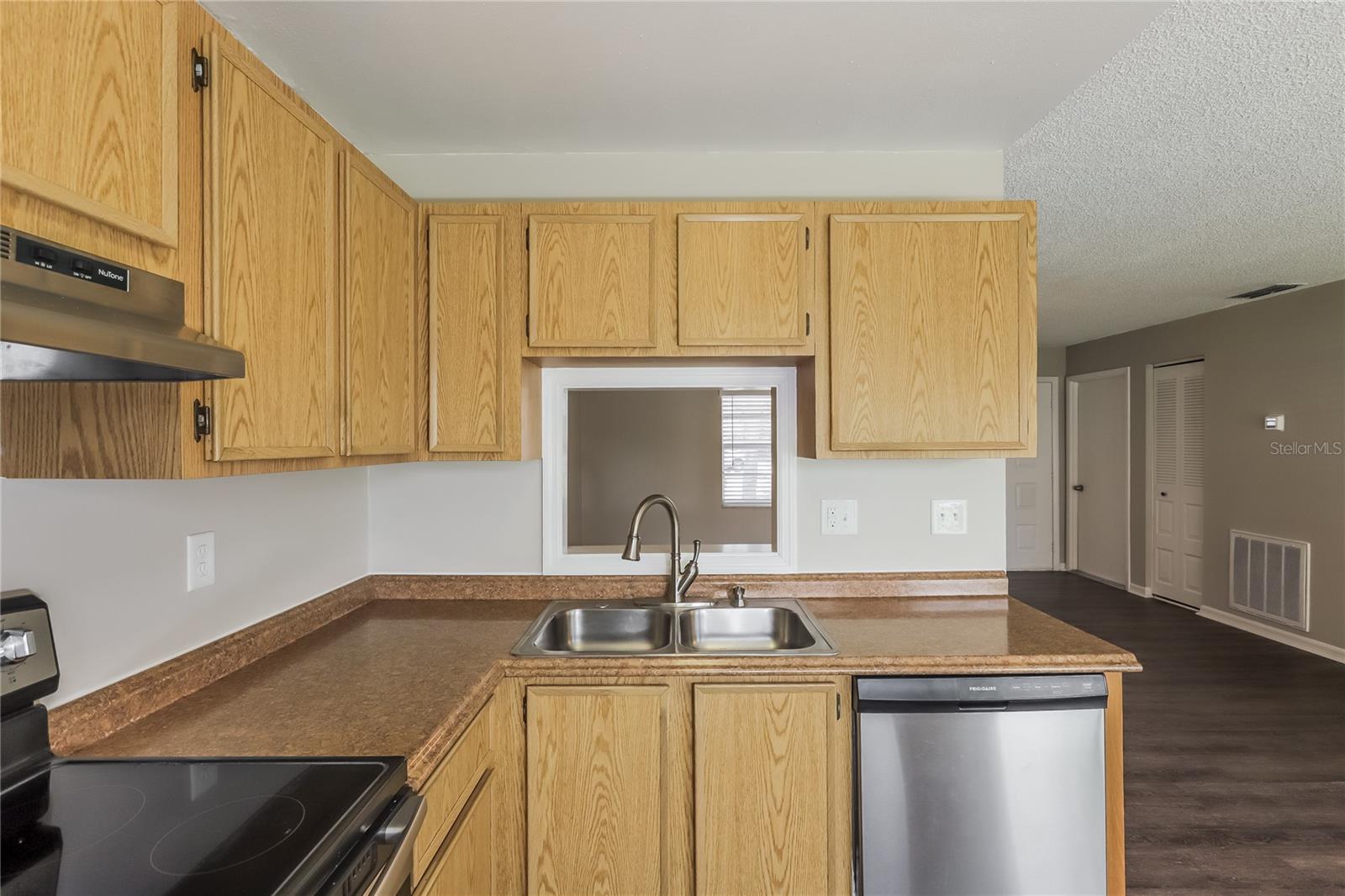 1002 Pinehaven Ct Property Photo 7