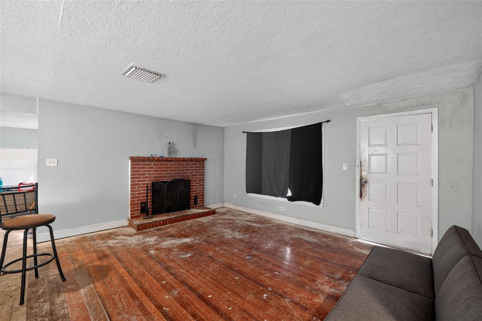 10109 Main St Property Photo 2