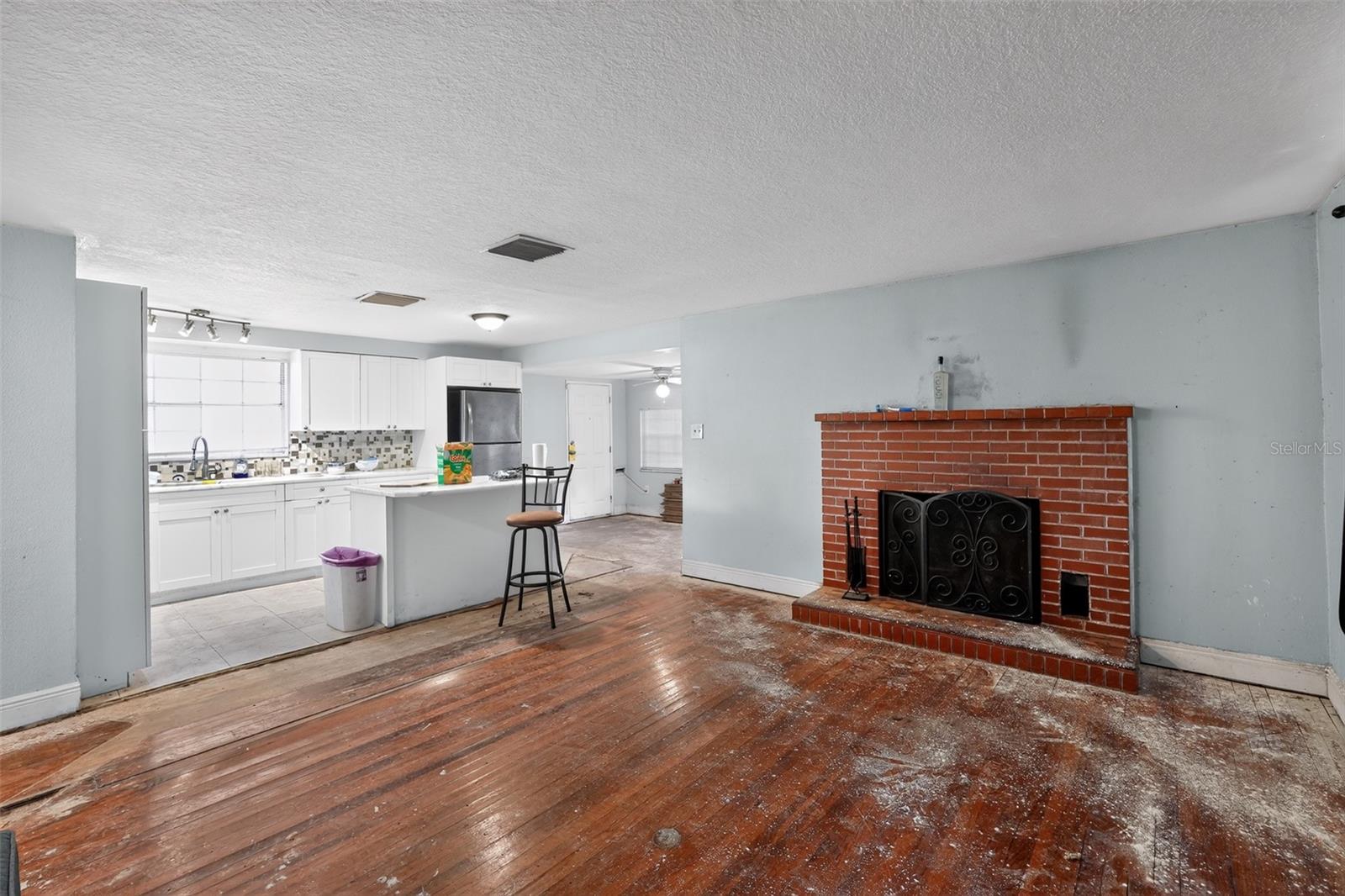 10109 Main St Property Photo 3