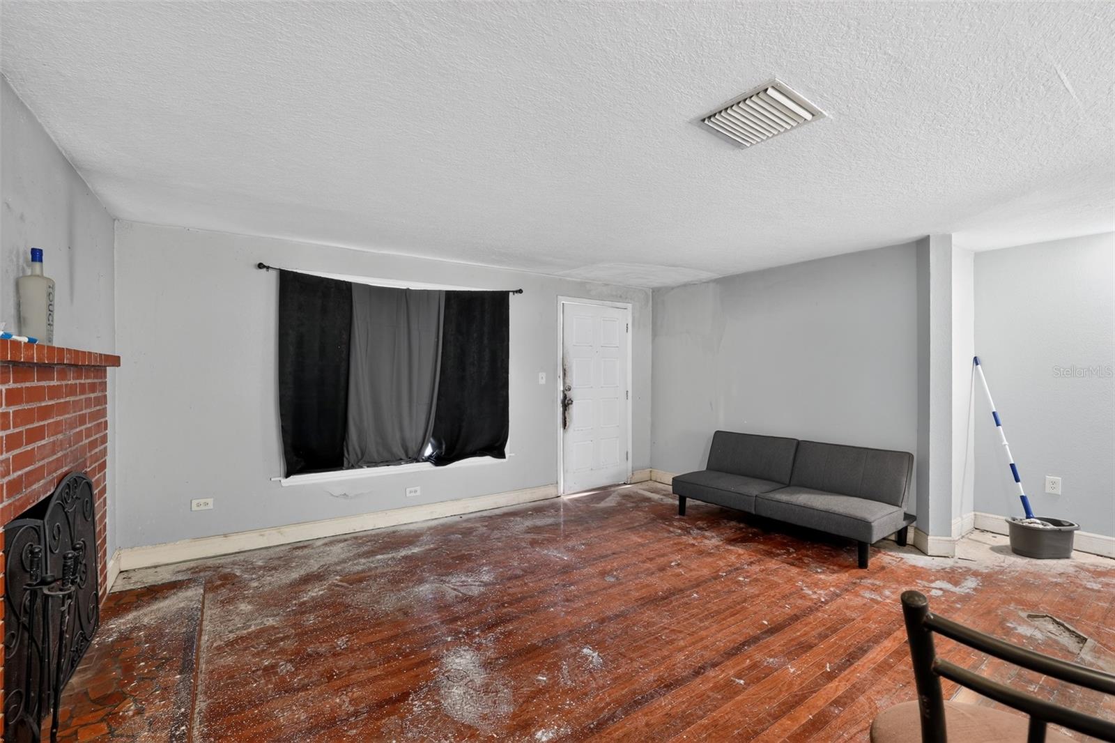 10109 Main St Property Photo 4