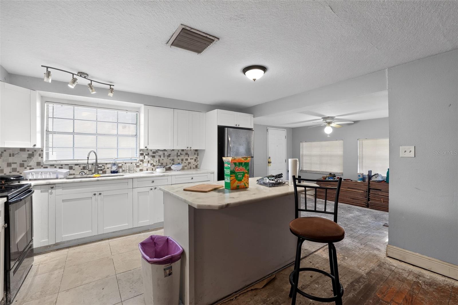 10109 Main St Property Photo 6