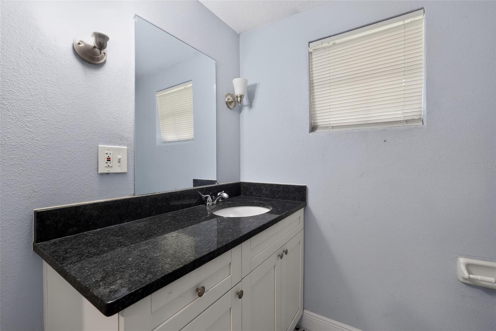 10109 Main St Property Photo 25