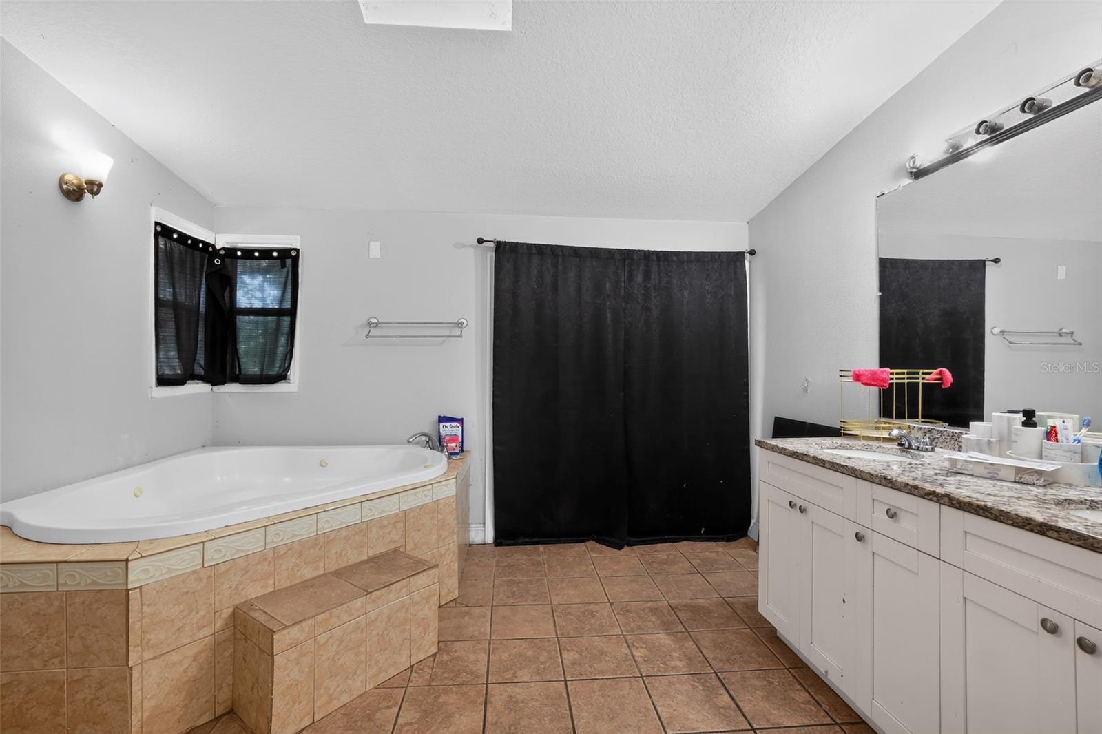10109 Main St Property Photo 26