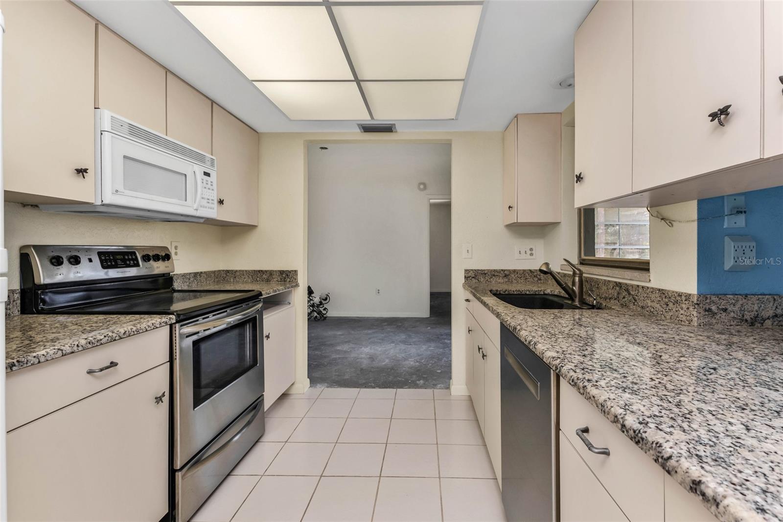 18521 Quaint Ave Property Photo 9