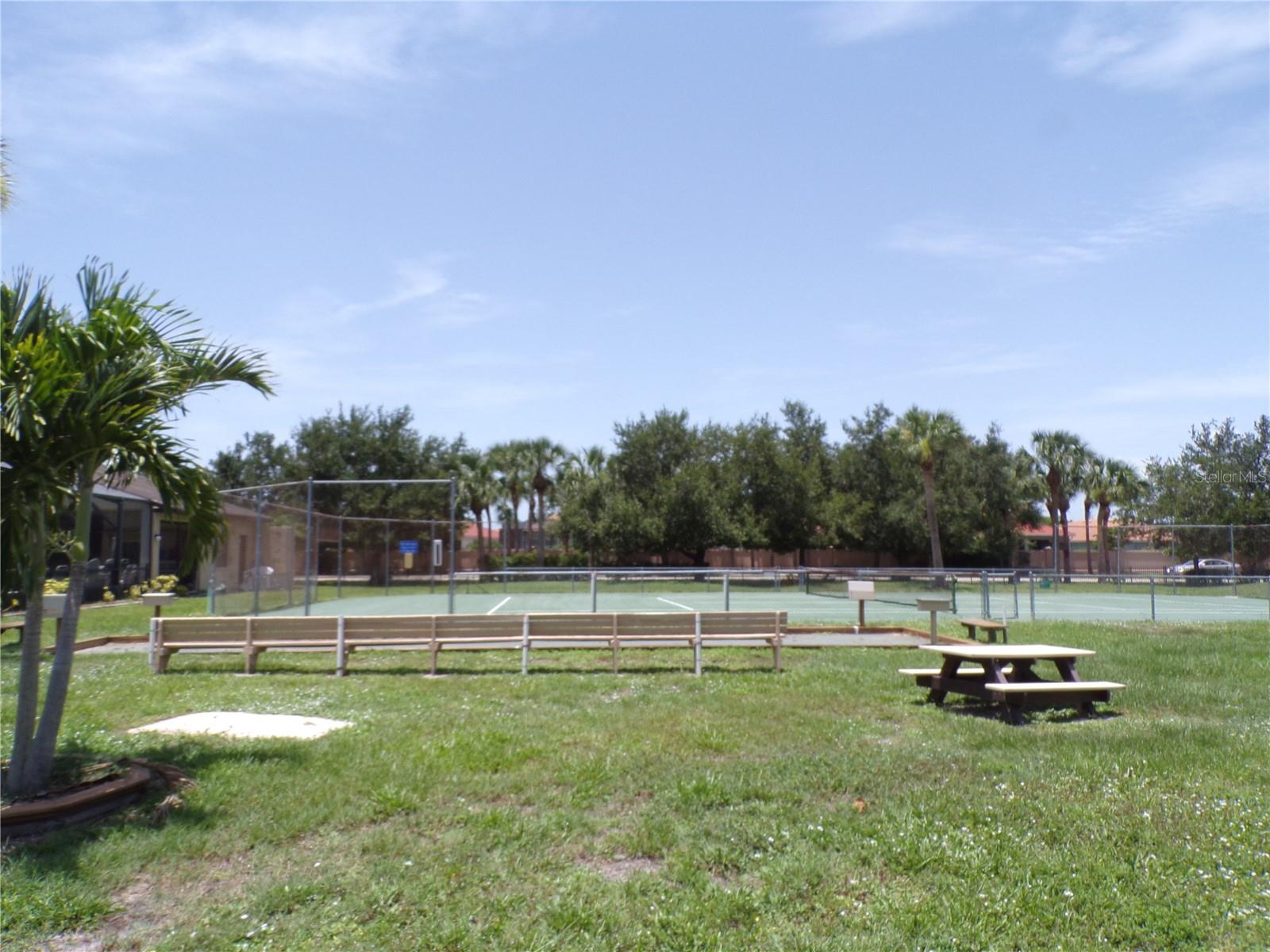 4016 Oakview Dr #j8 Property Photo 42