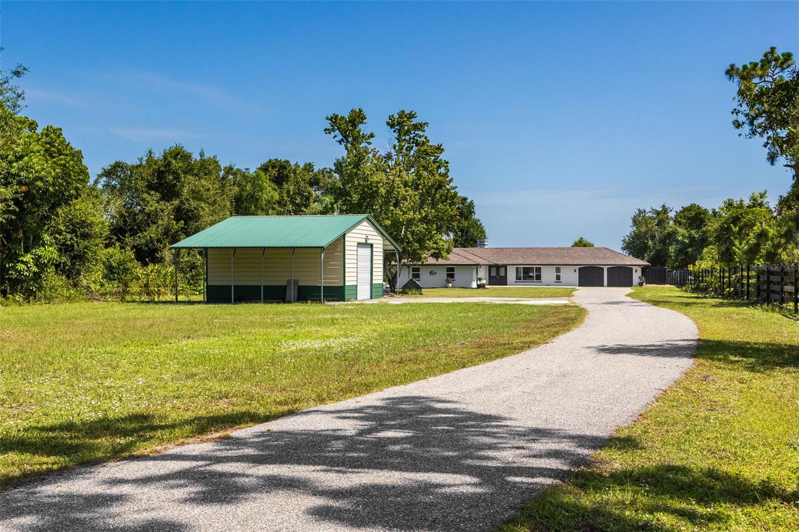 37951 Washington Loop Rd Property Photo 4
