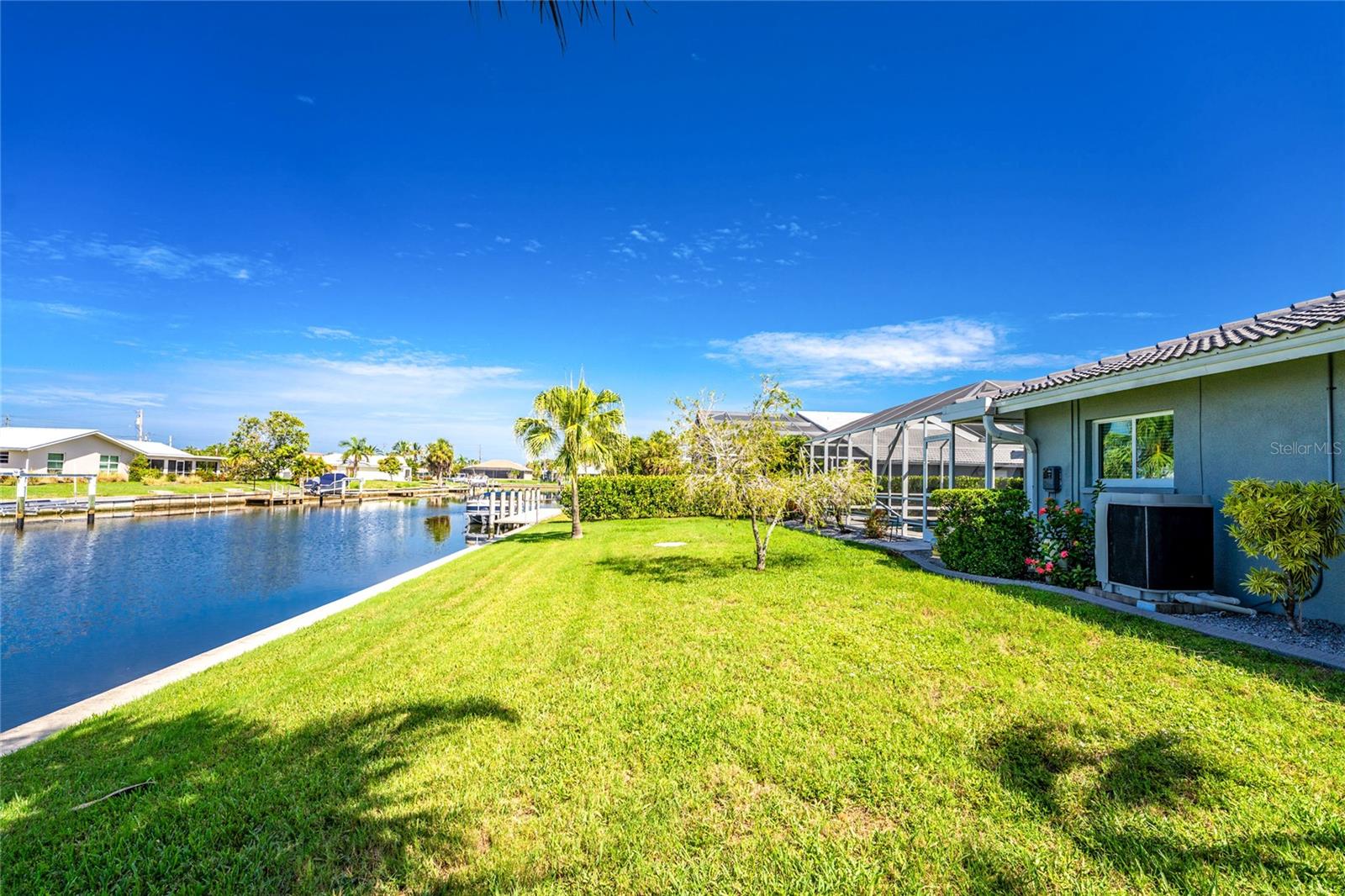 321 Capri Isles Ct Property Photo 66