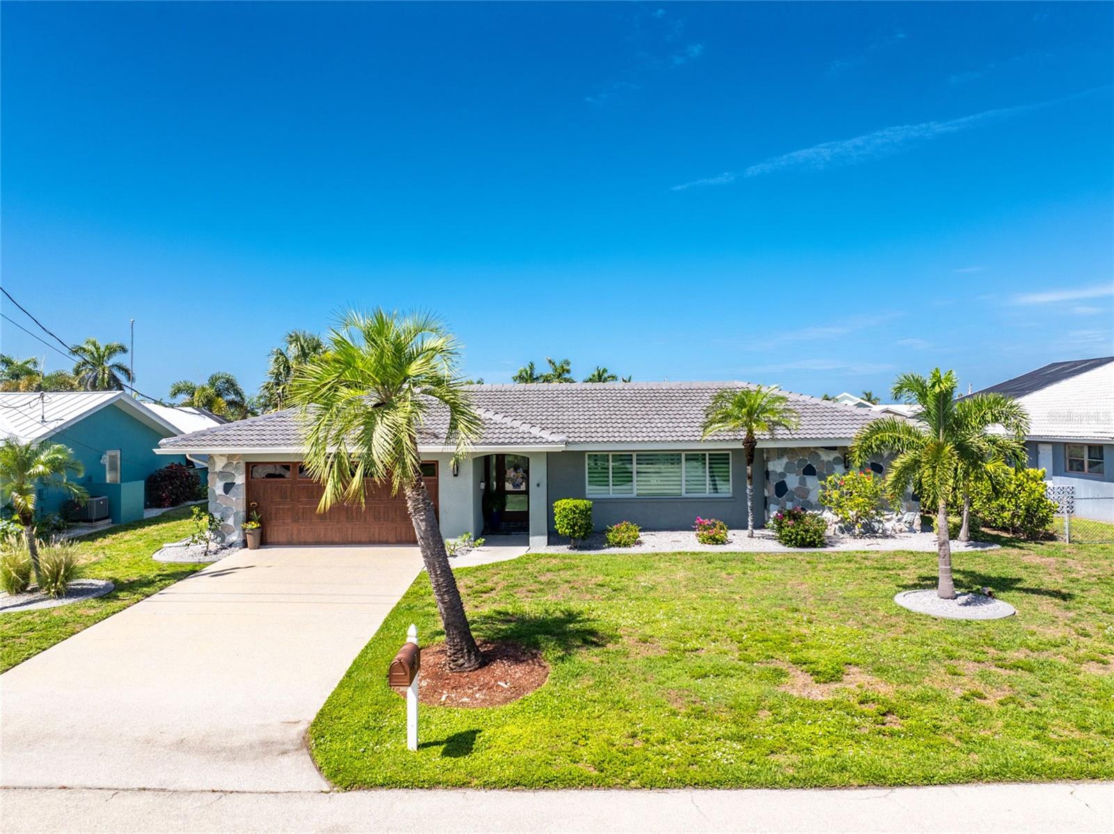 321 Capri Isles Ct Property Photo 72