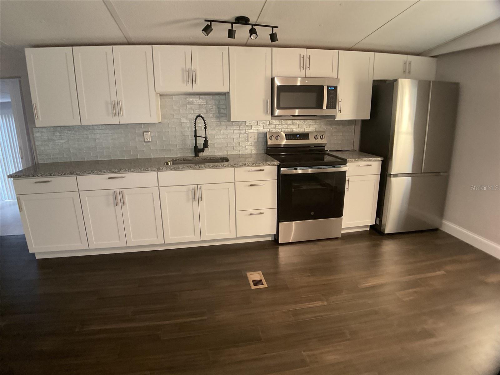 5038 Ne Sandy Rd Property Photo 5