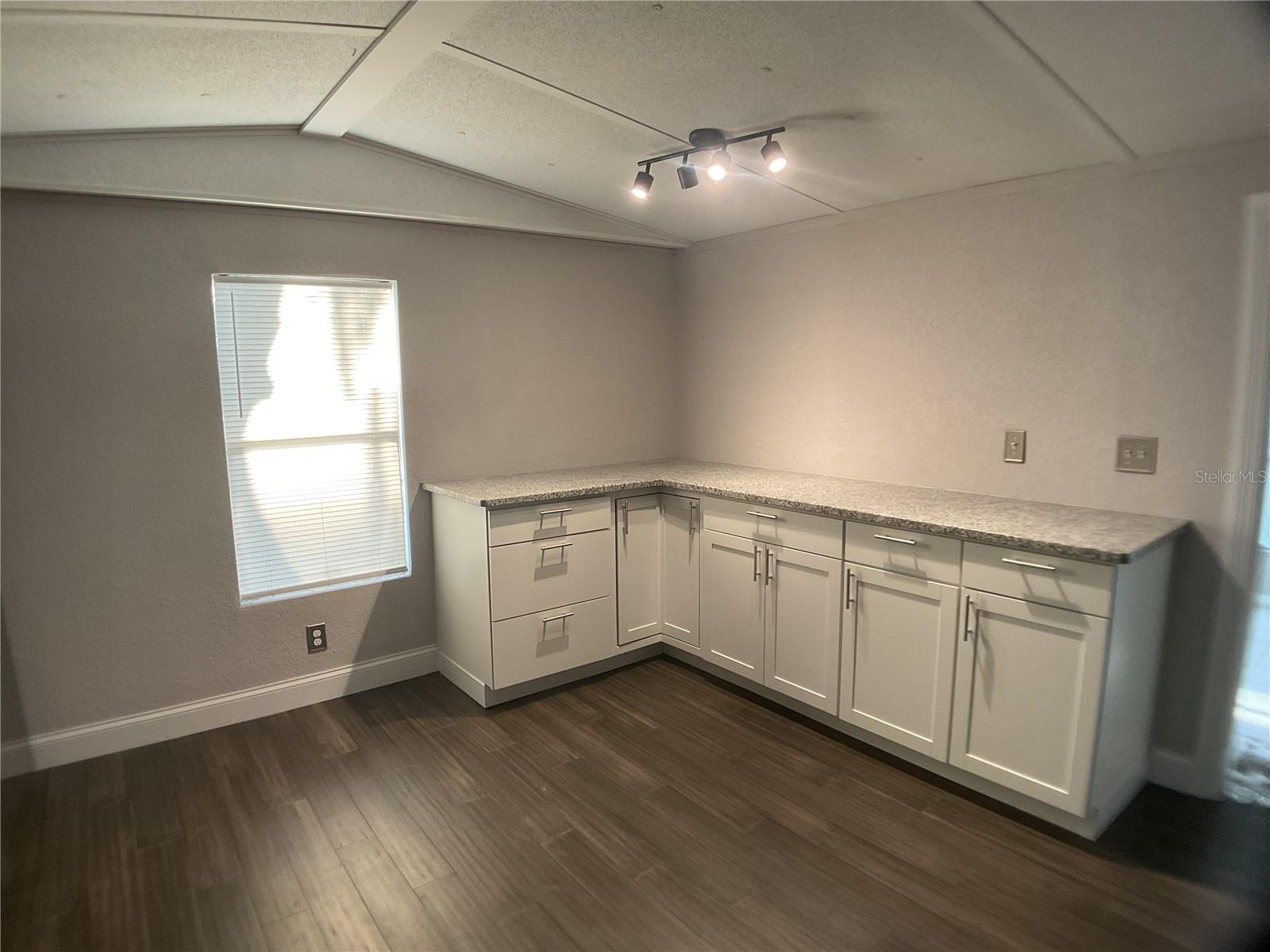 5038 Ne Sandy Rd Property Photo 6