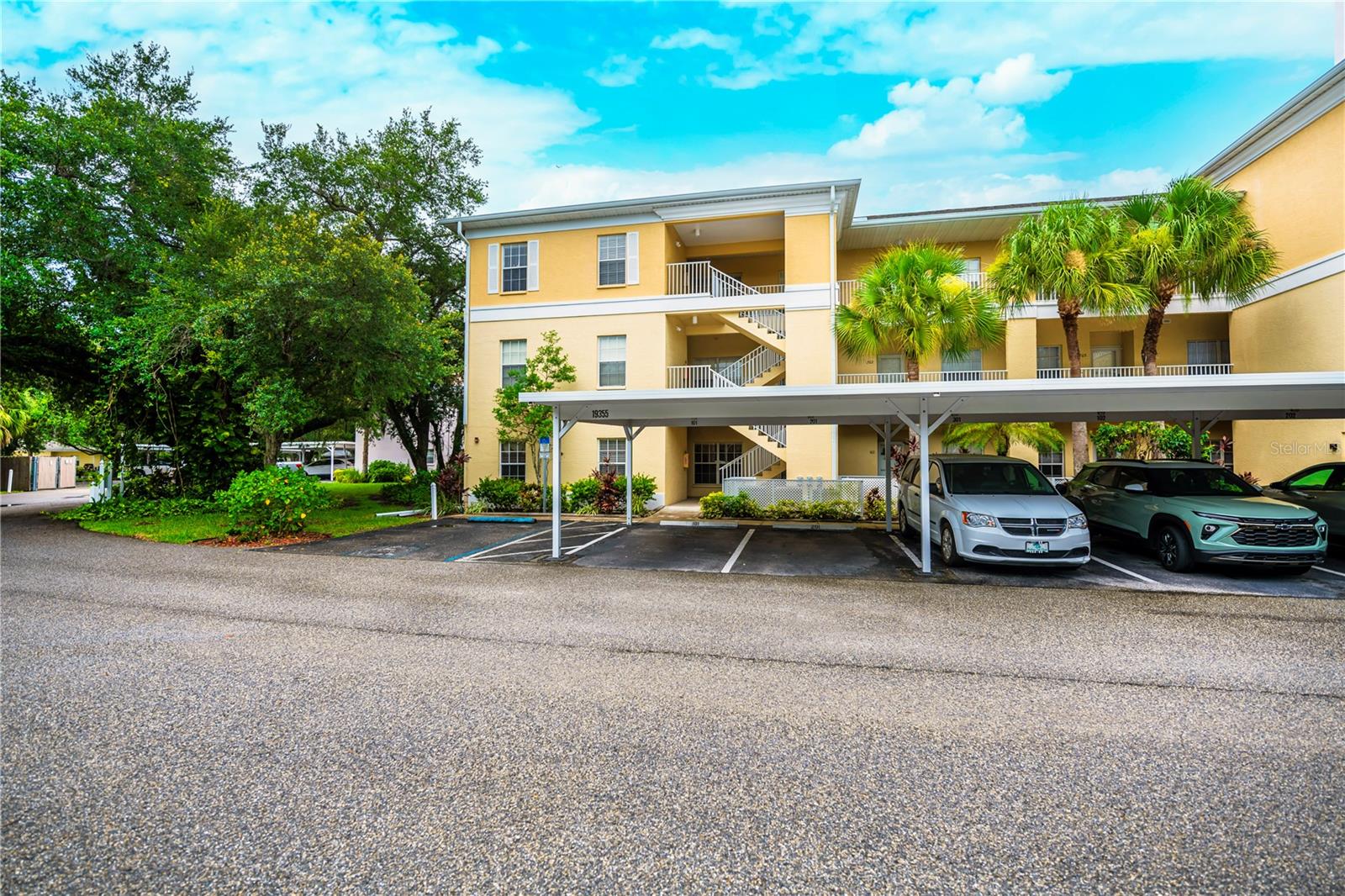 19355 Water Oak Dr #101 Property Photo 3