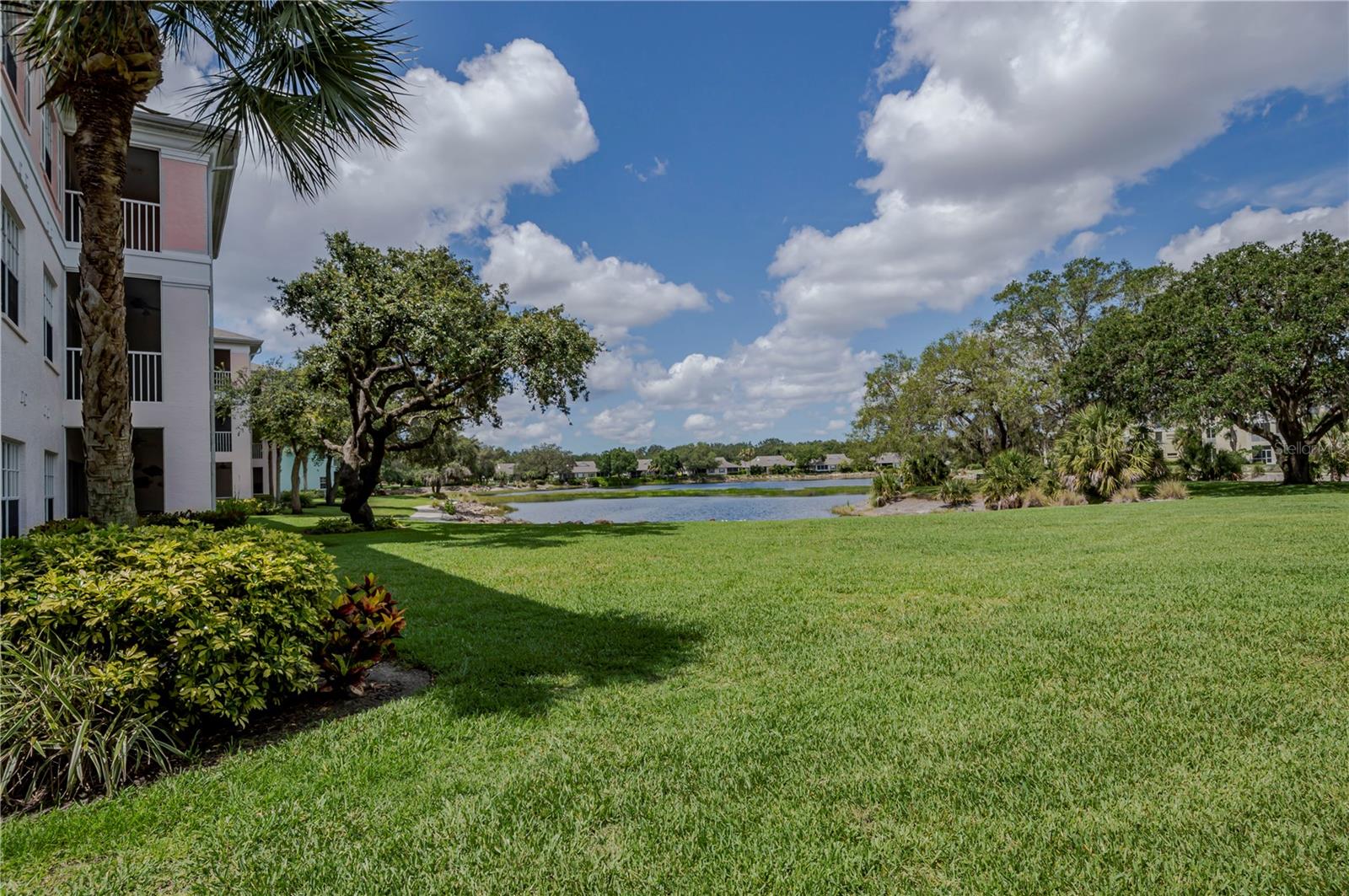 19355 Water Oak Dr #101 Property Photo 53