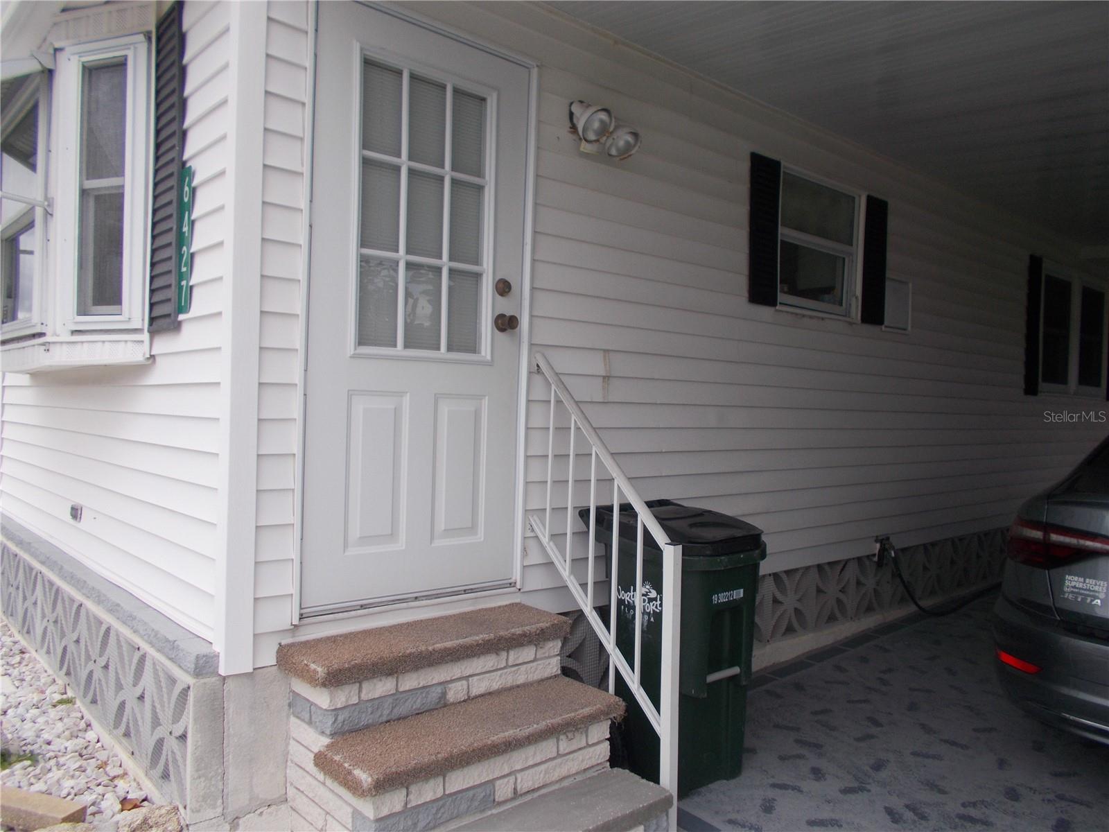 6427 Fleetwood Ct Property Photo 2