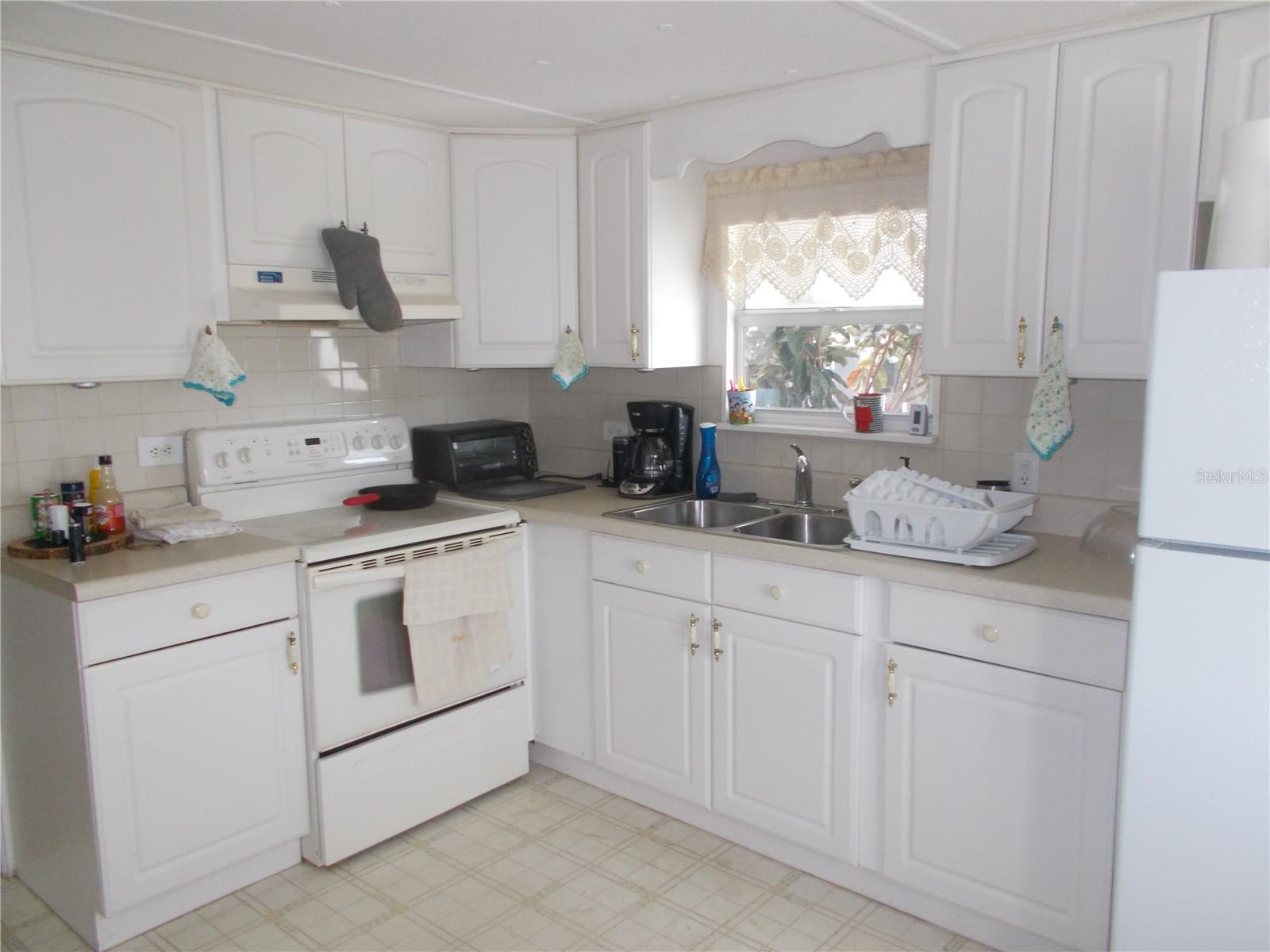 6427 Fleetwood Ct Property Photo 3