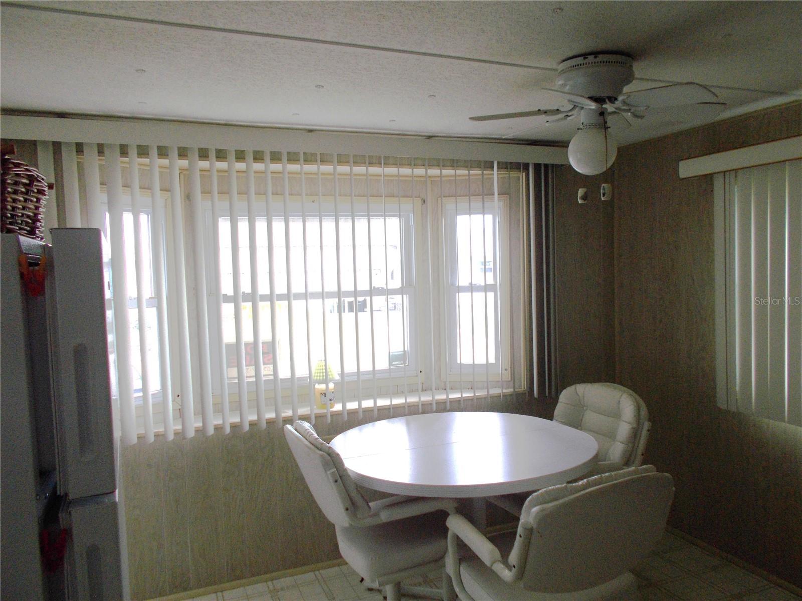 6427 Fleetwood Ct Property Photo 4