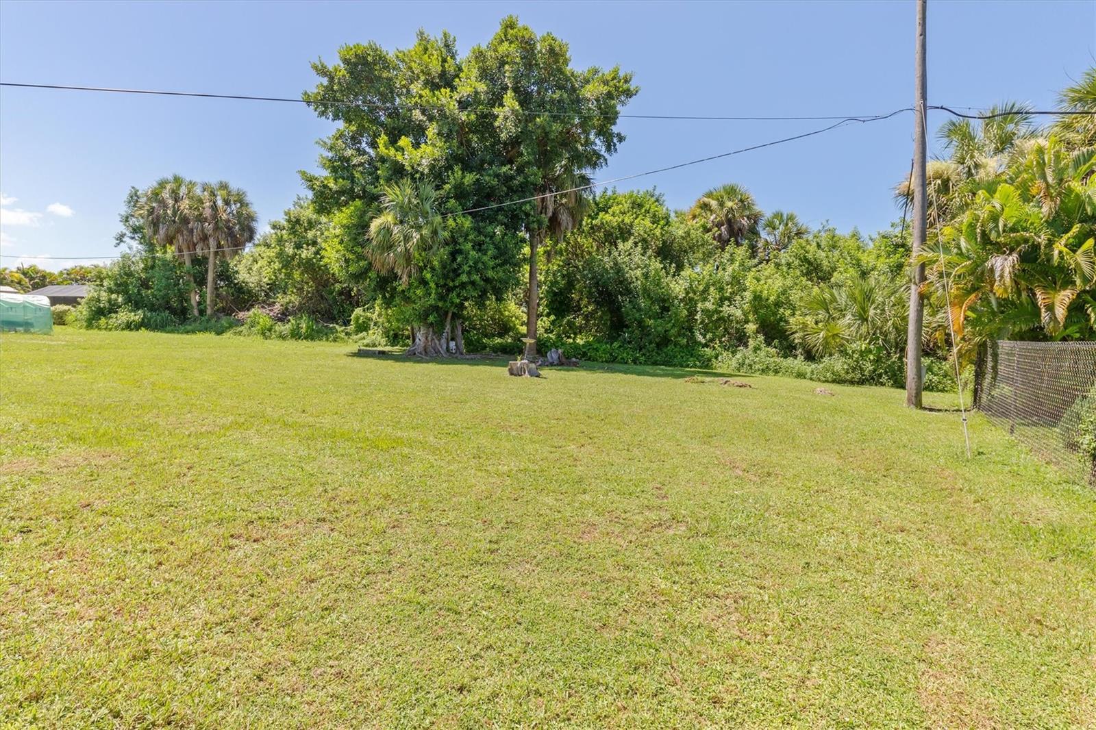 18579 Robinson Ave Property Photo 29
