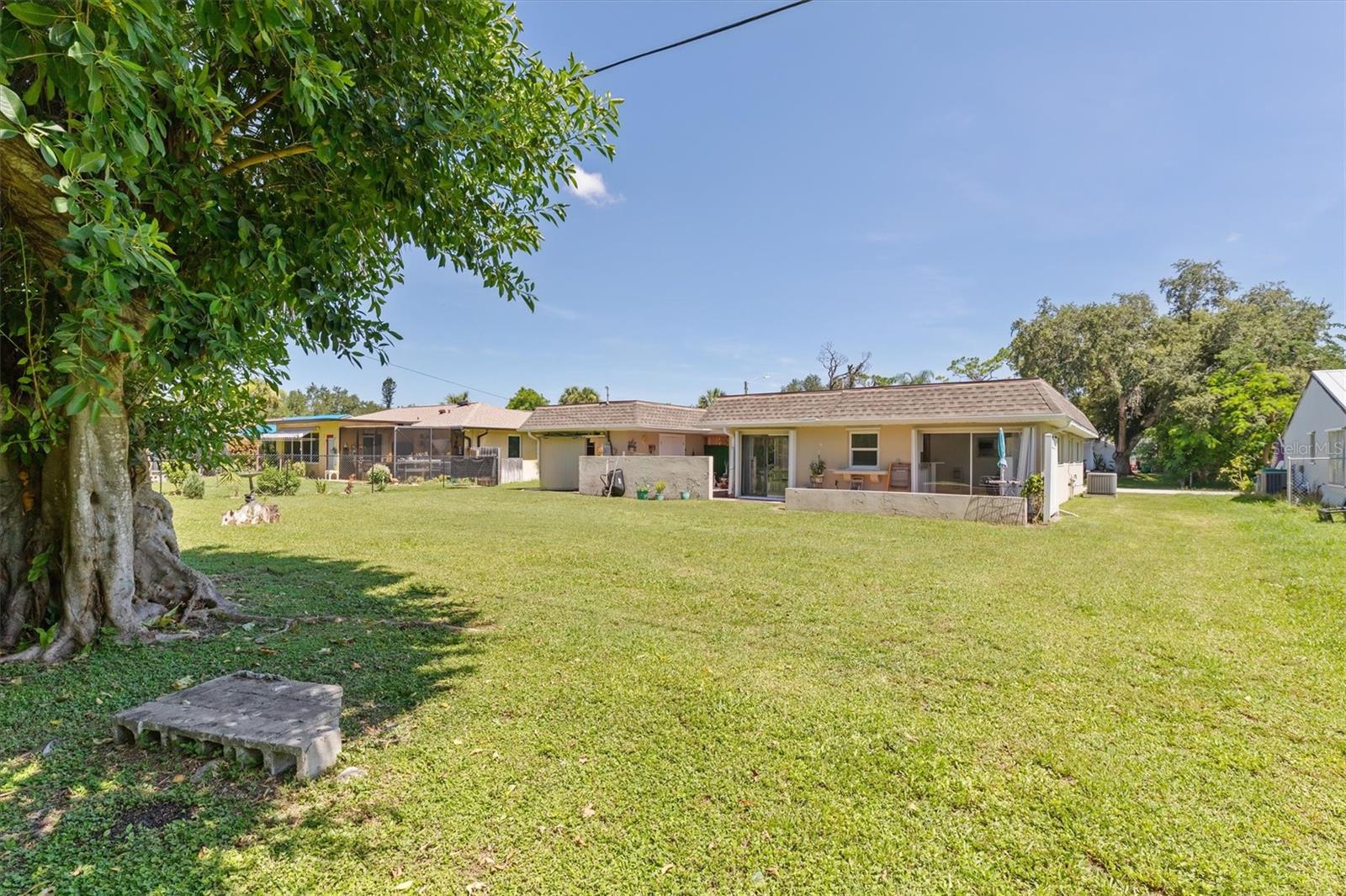 18579 Robinson Ave Property Photo 32
