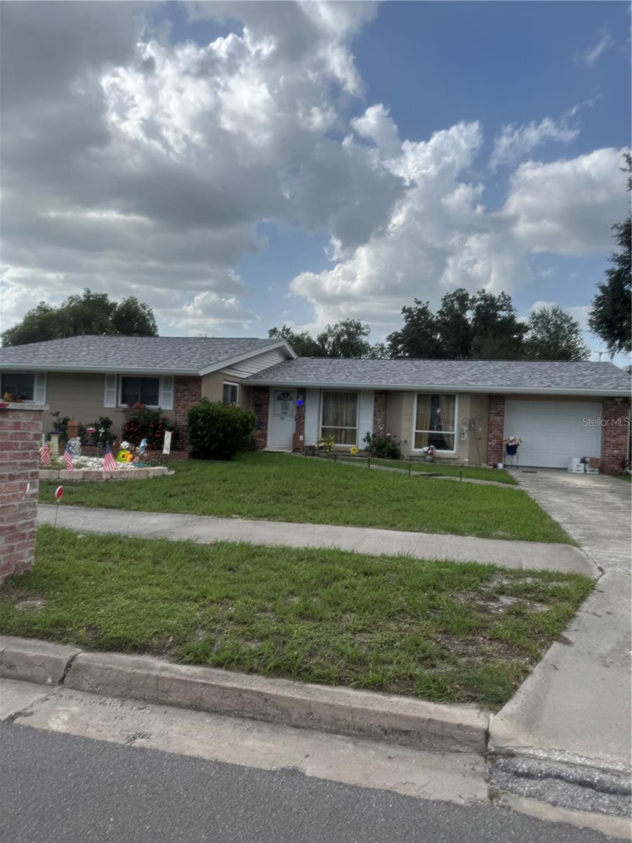 722 W WHIDDEN ST Property Photo 1