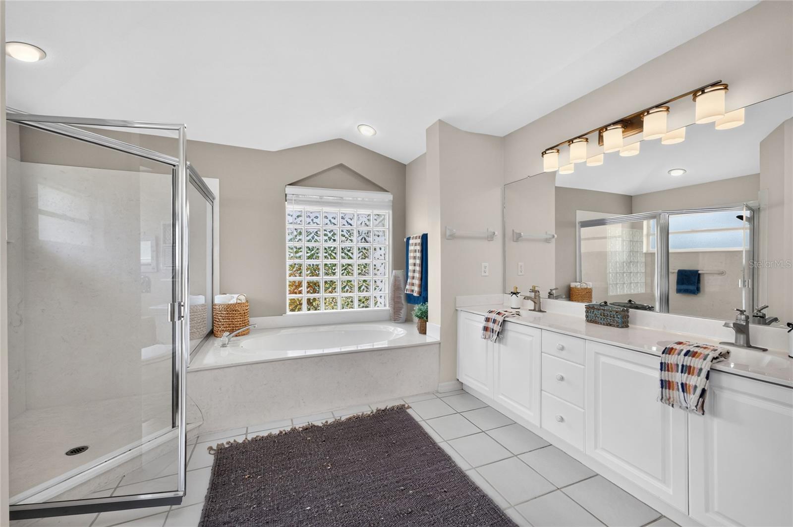 6011 Key Largo Cir Property Photo 38