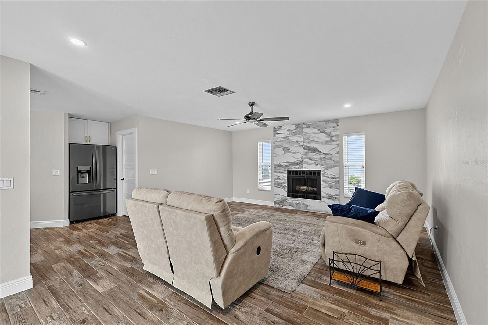 1230 Swan Ct Property Photo 18