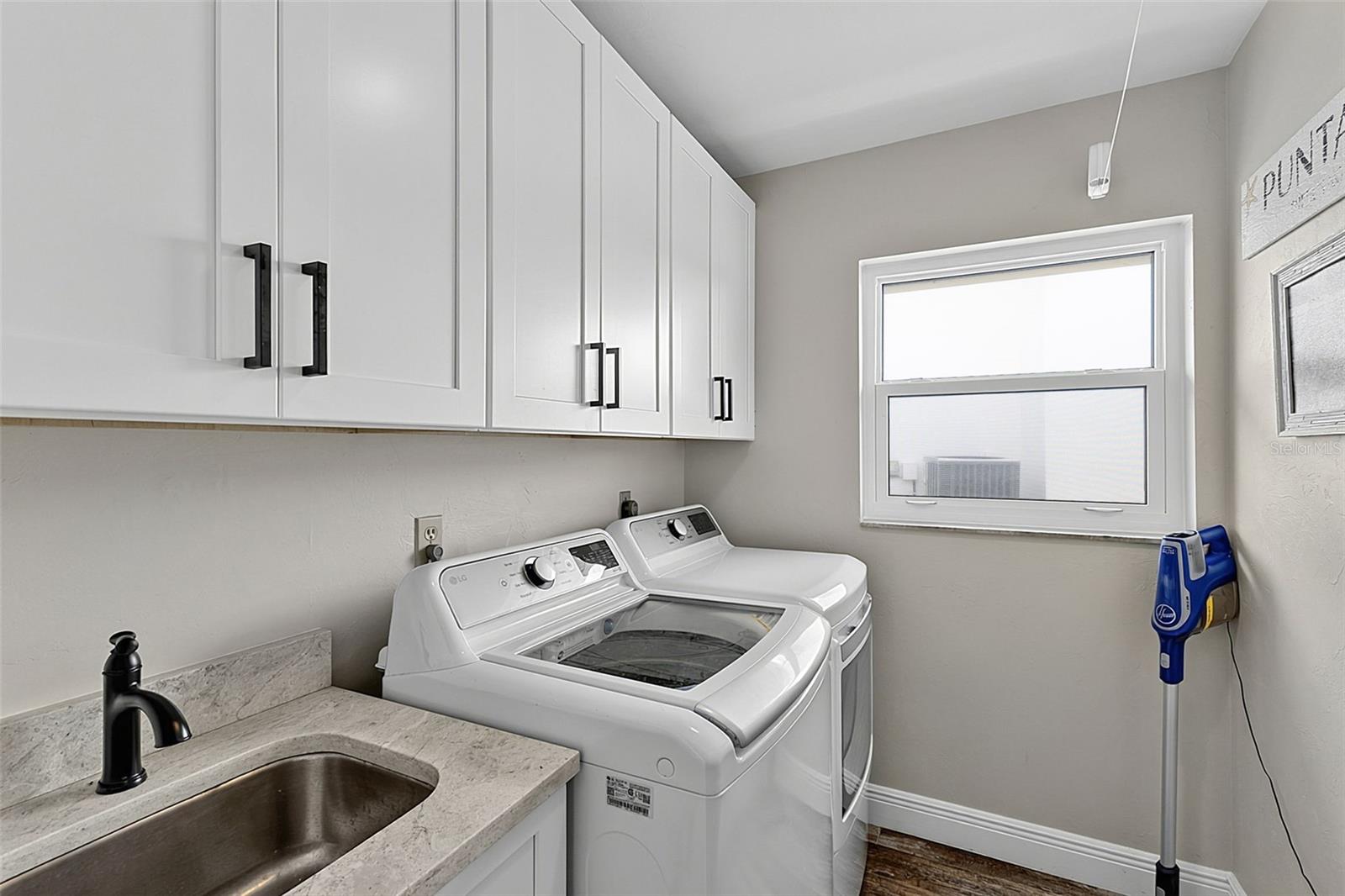1230 Swan Ct Property Photo 37