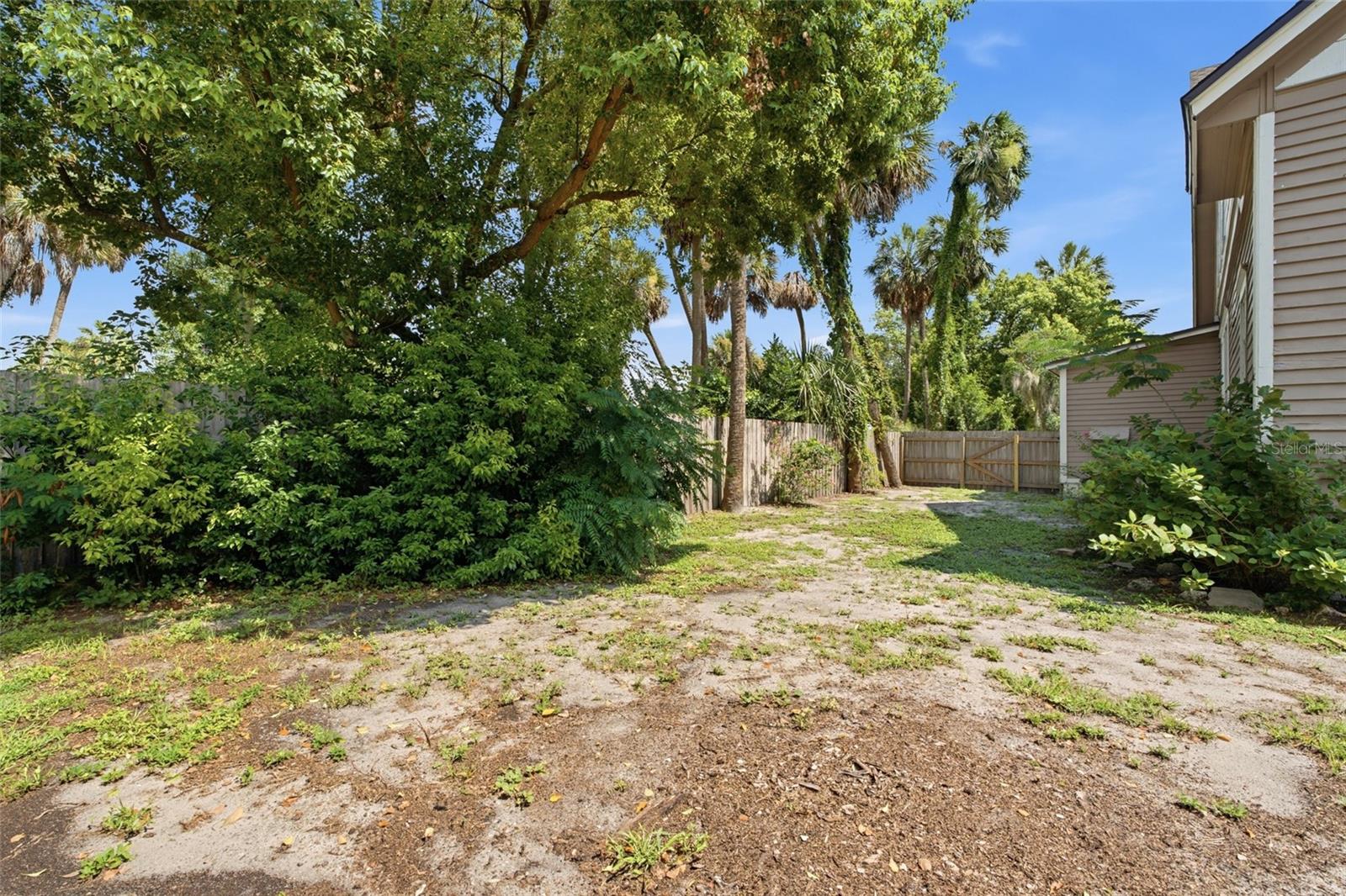 524 E Magnolia St Property Photo 43