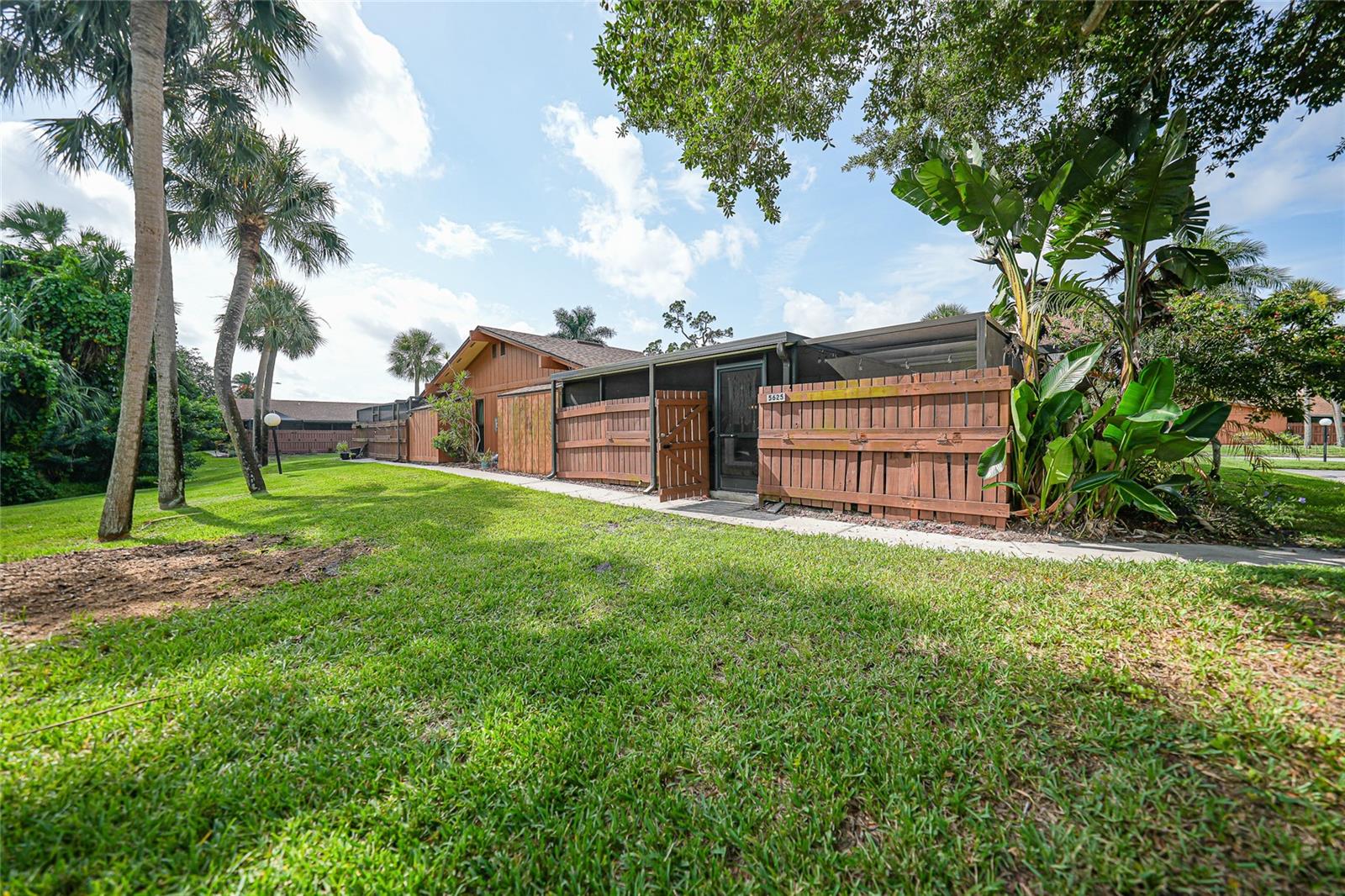 5625 FOXLAKE DR