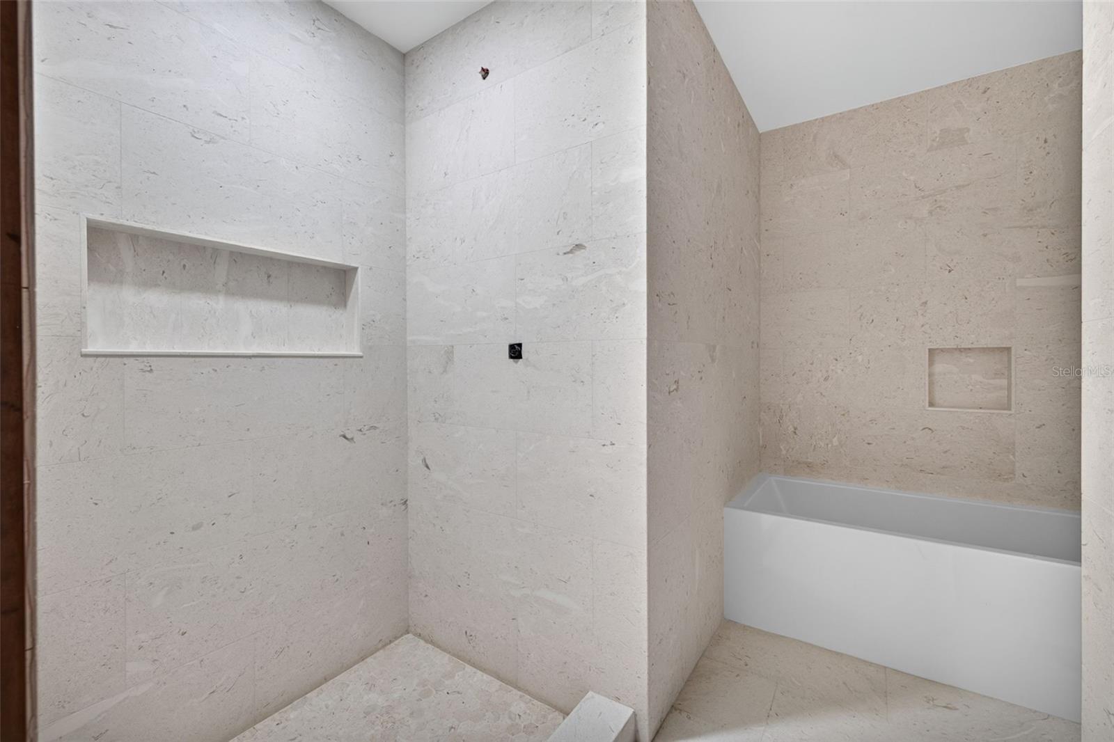 C7528714 Property Photo 15