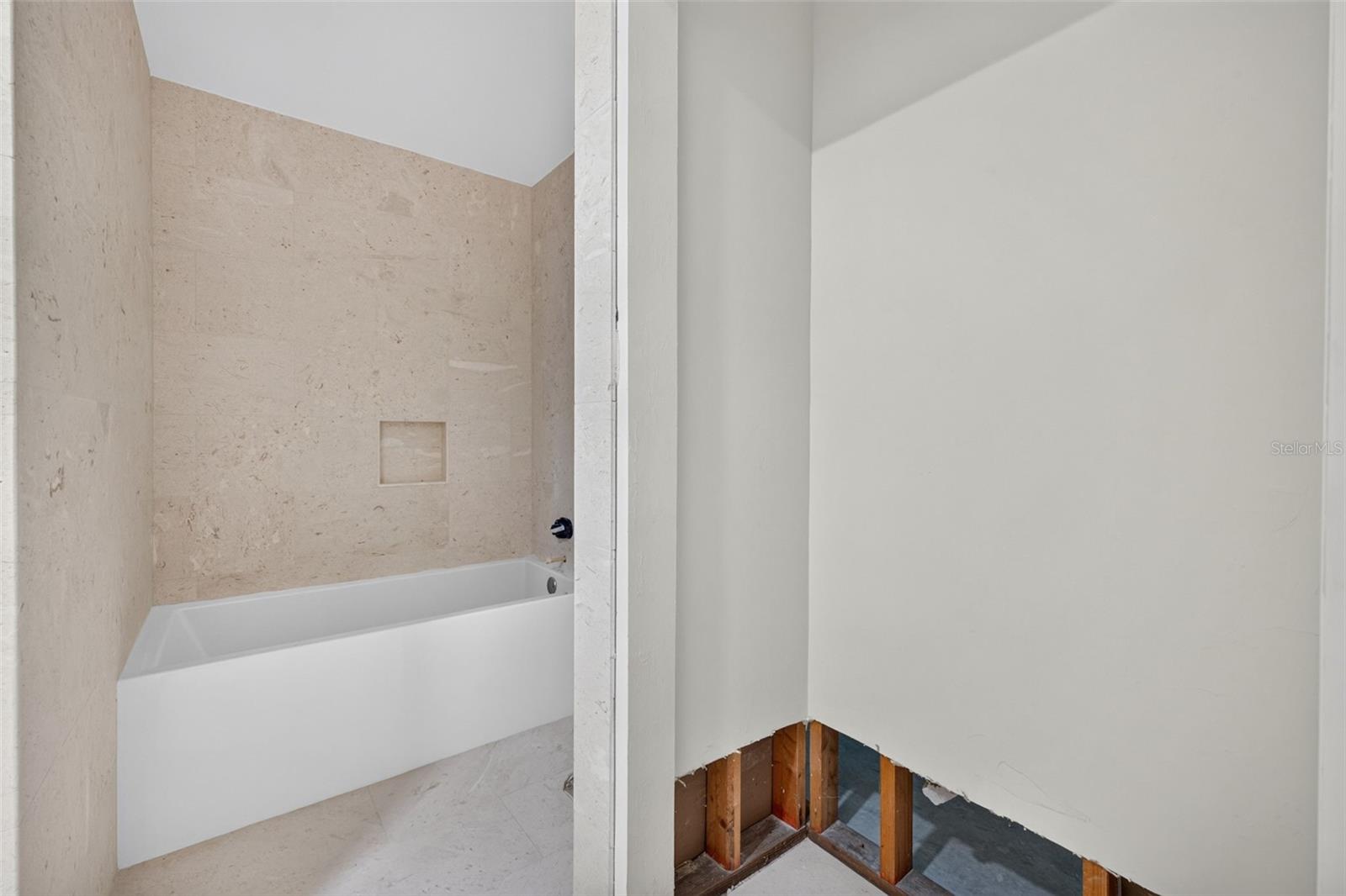 C7528714 Property Photo 16