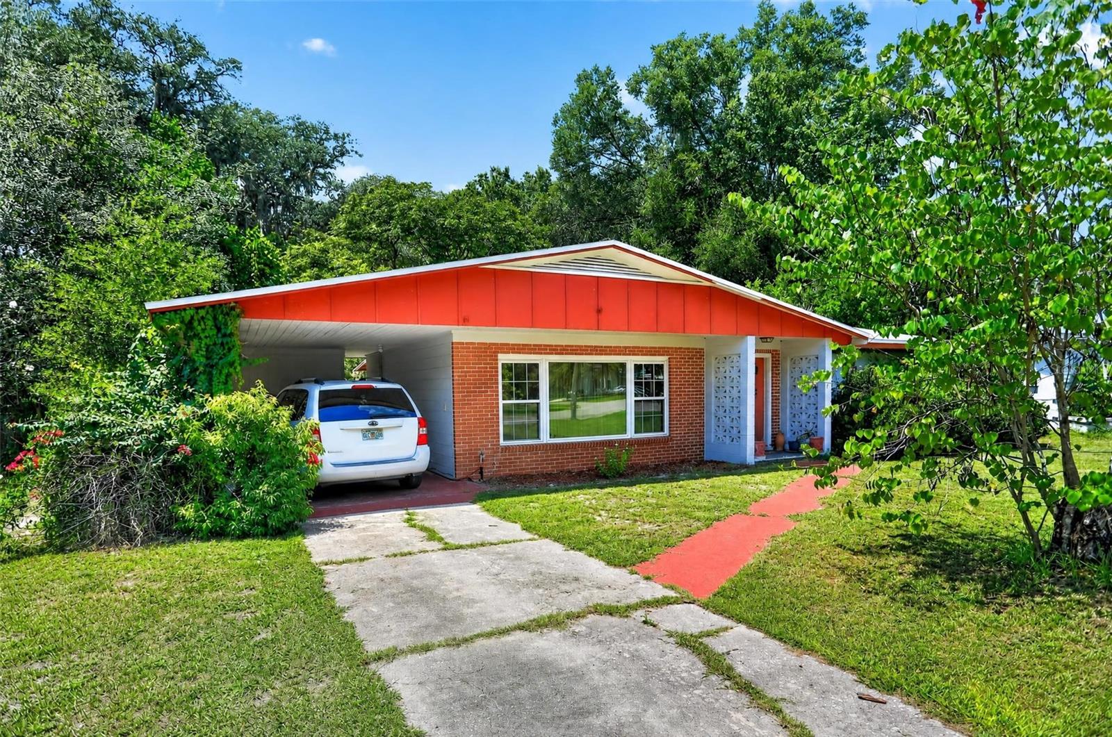 108 Ashley Dr Property Photo 1