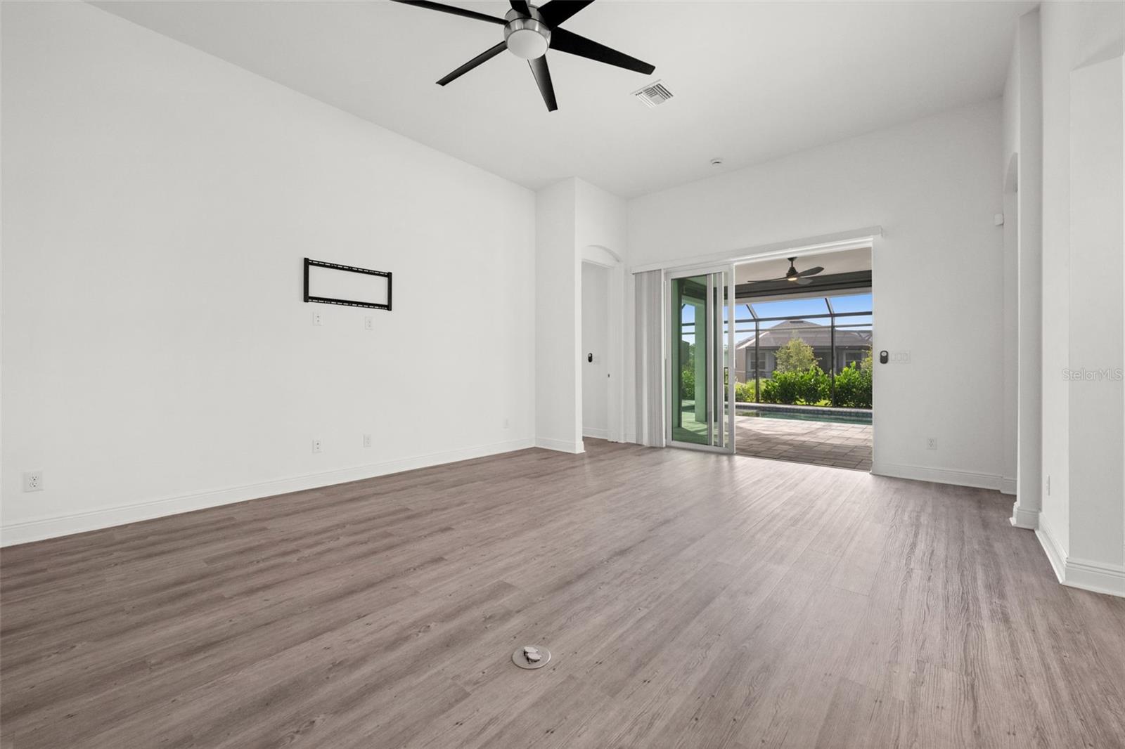 15880 Elina Sky Dr Property Photo 7