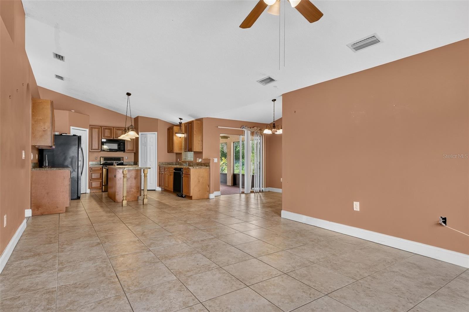 1081 Johnston Rd Se Property Photo 8
