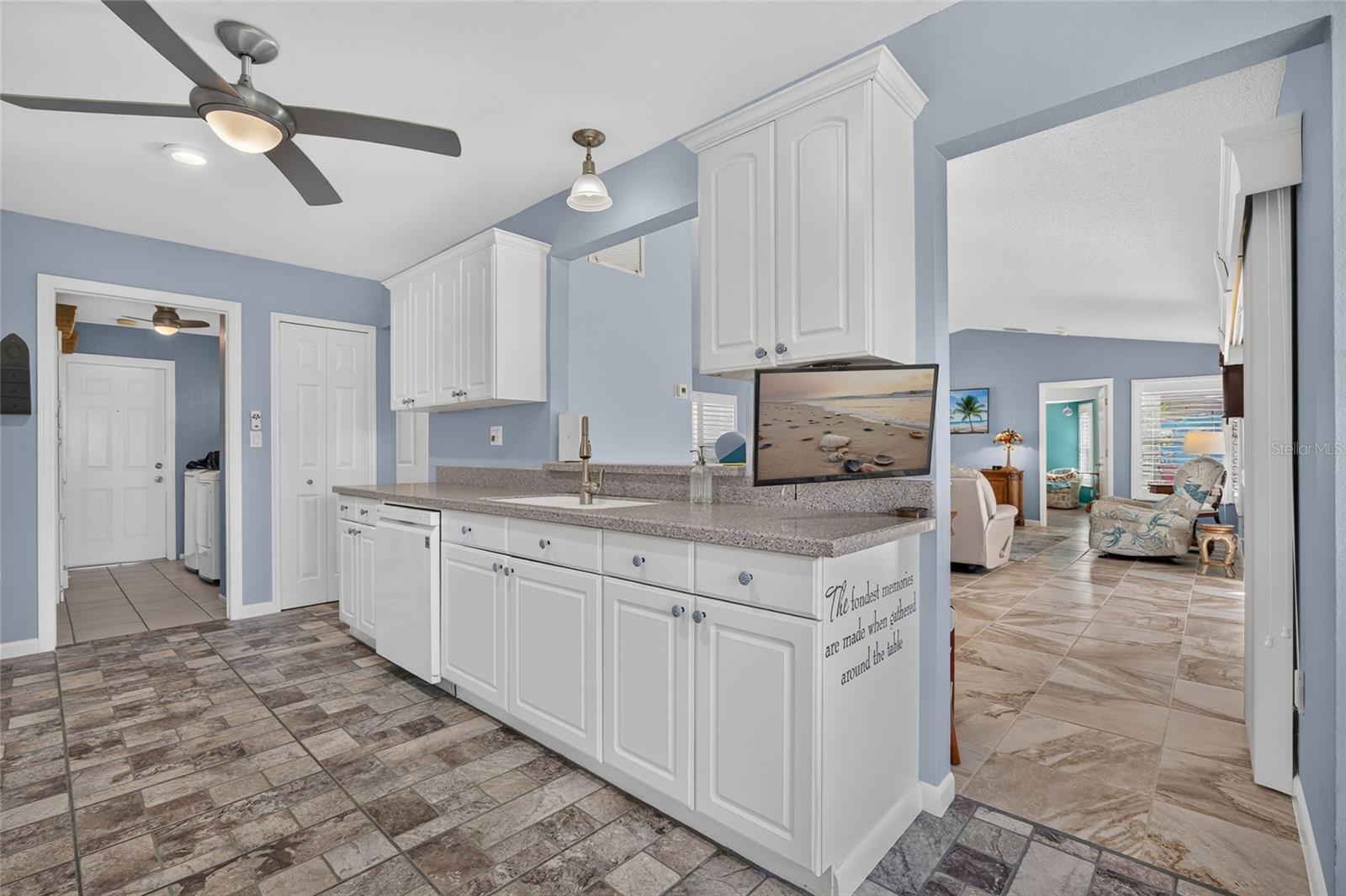 2516 Dixon Ter Property Photo 16