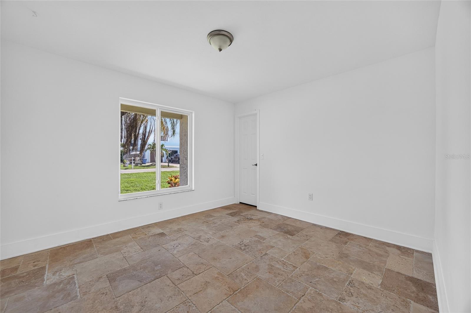 6049 Perthshire Ln Property Photo 27