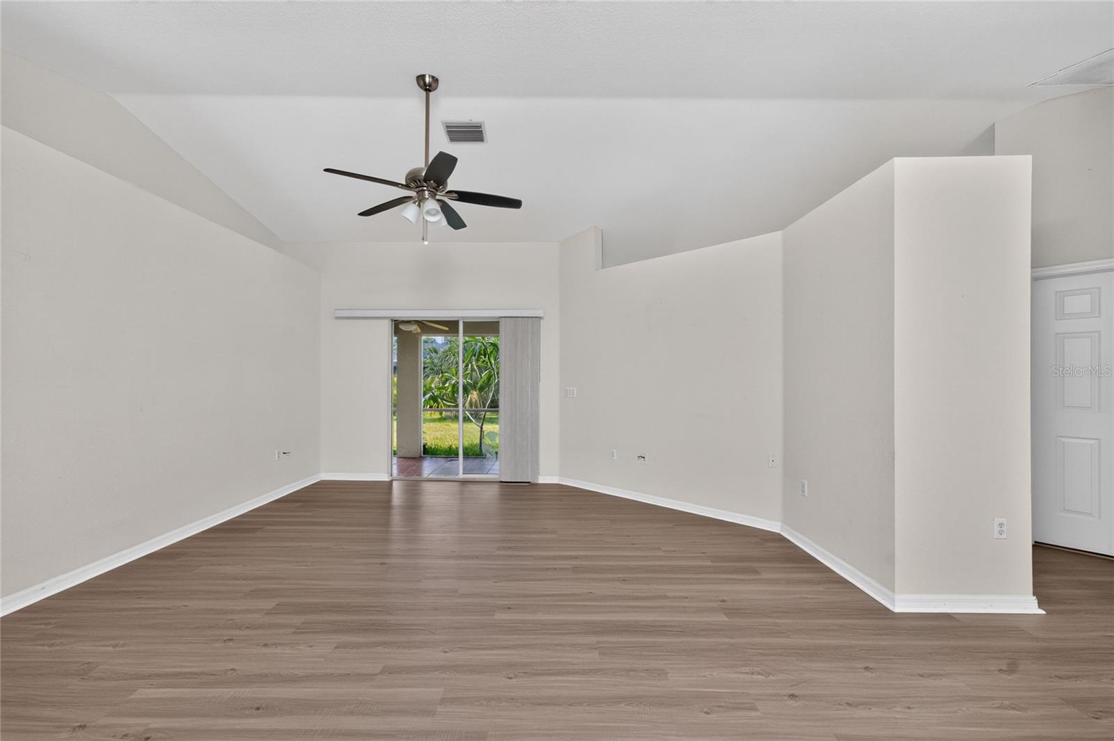 3871 Coquina Ave Property Photo 6
