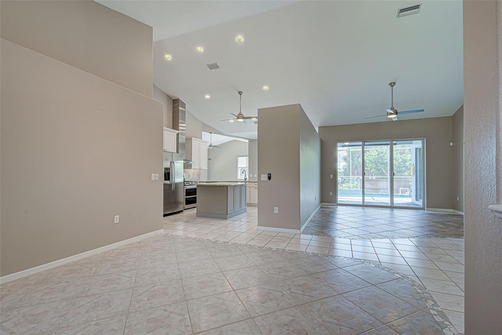 1114 Campbell St Property Photo 5