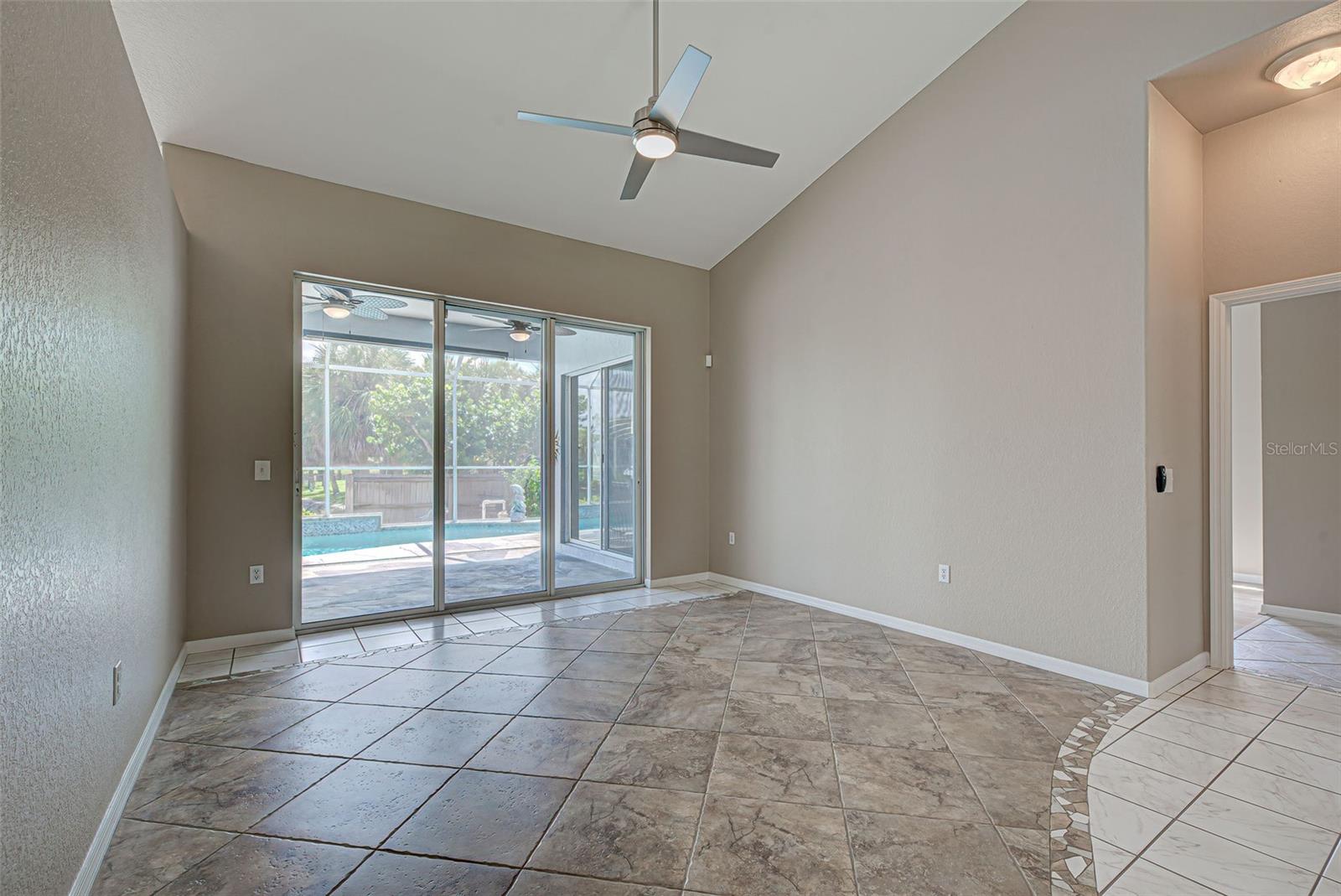 1114 Campbell St Property Photo 6