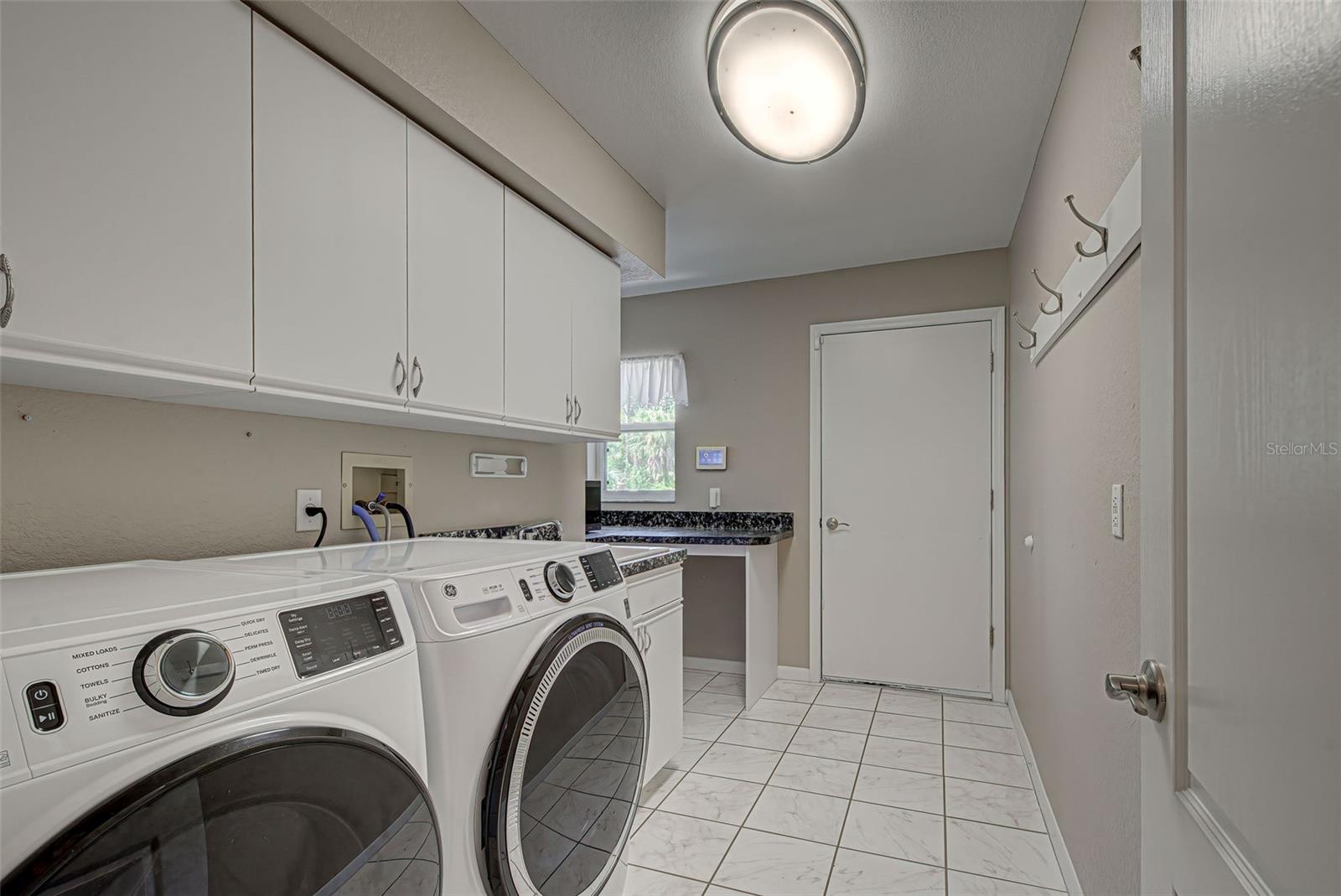 1114 Campbell St Property Photo 22