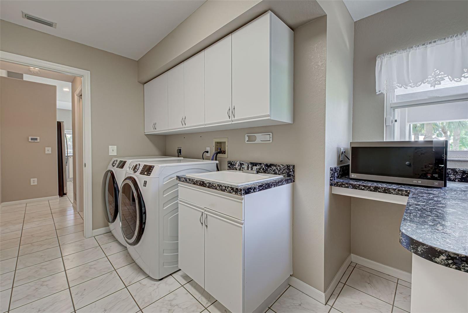 1114 Campbell St Property Photo 23