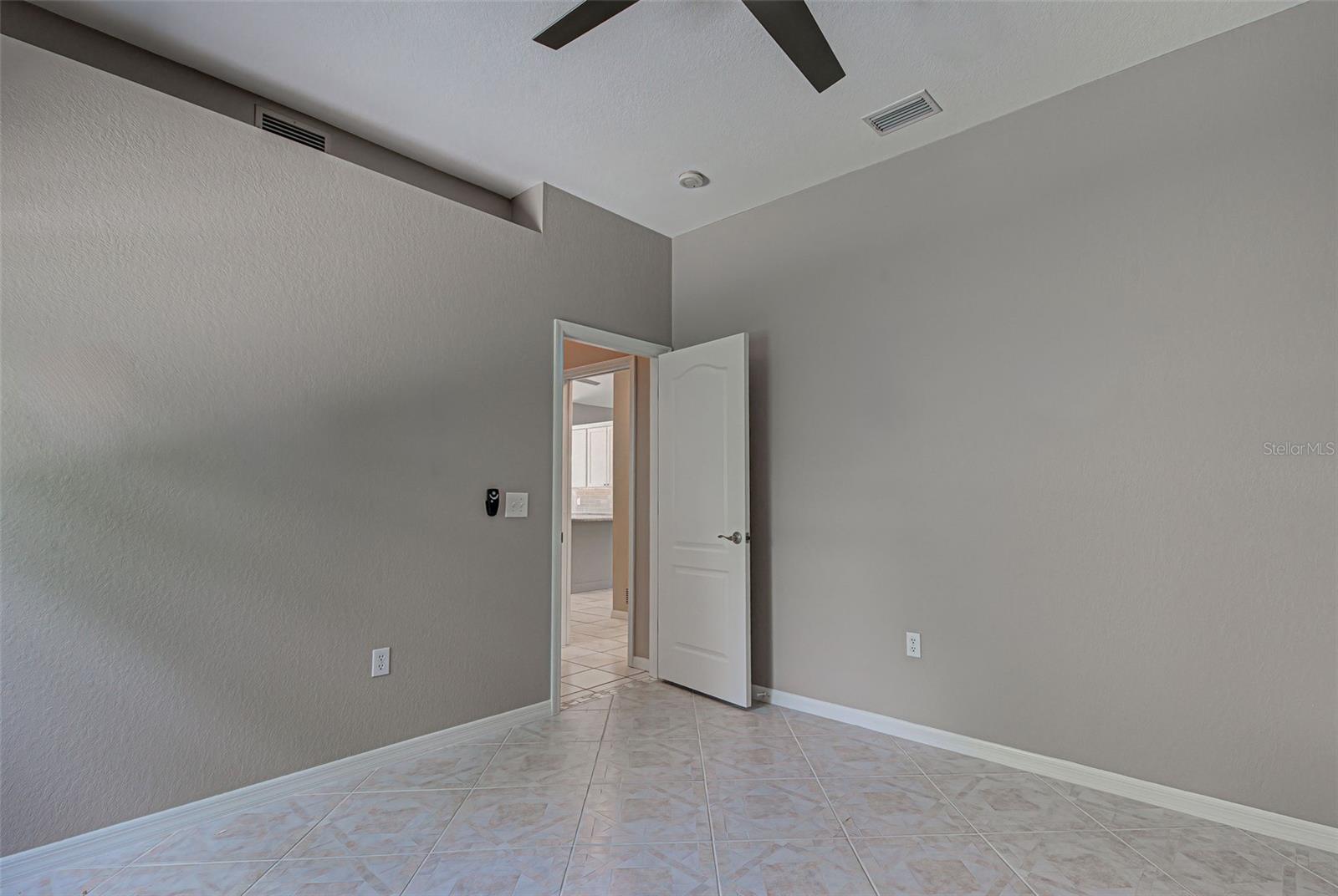 1114 Campbell St Property Photo 25