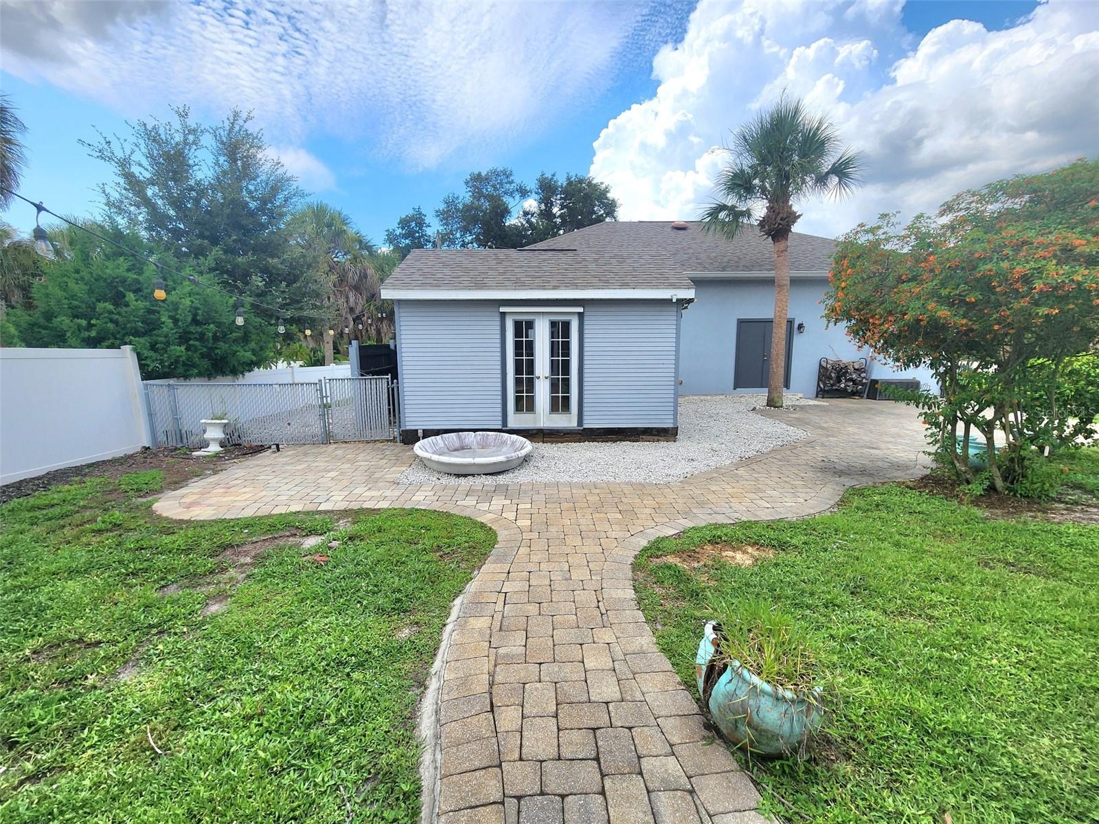 1114 Campbell St Property Photo 34