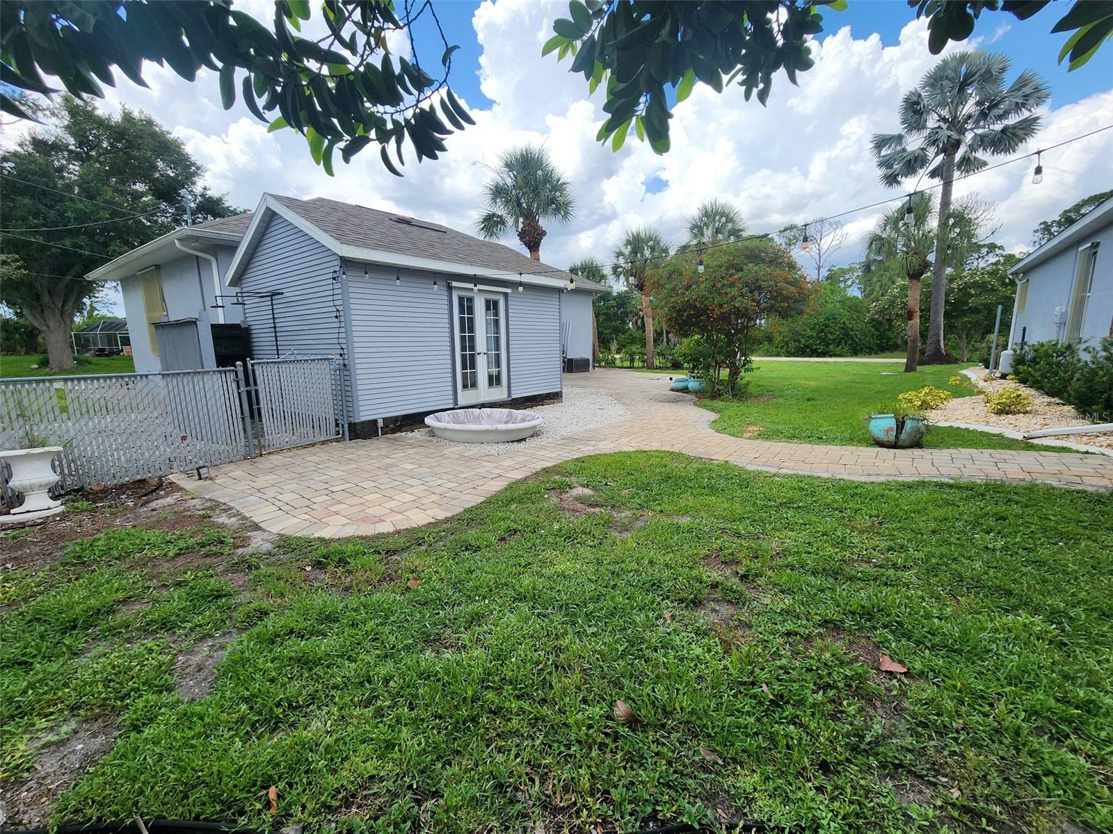 1114 Campbell St Property Photo 35