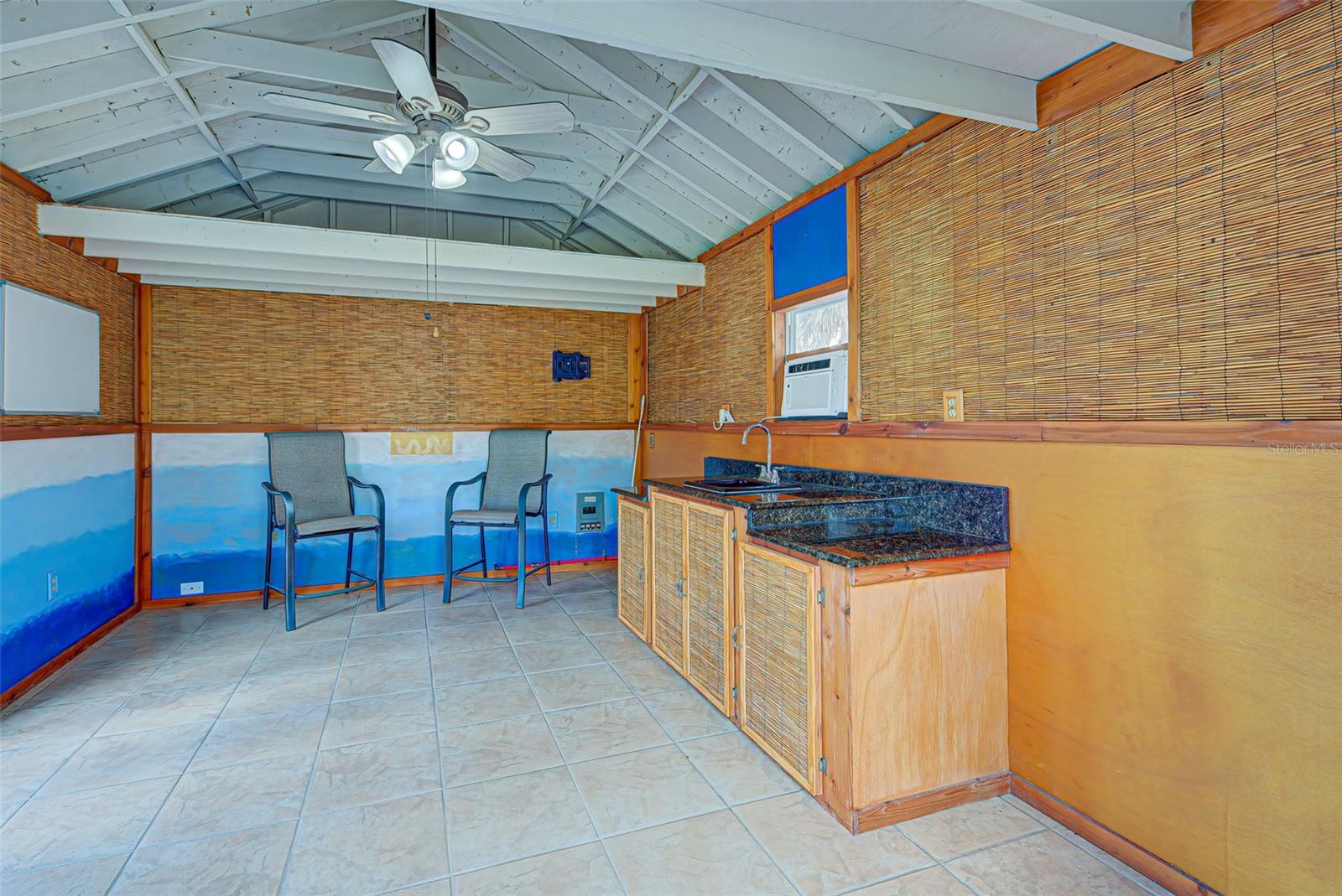 1114 Campbell St Property Photo 37
