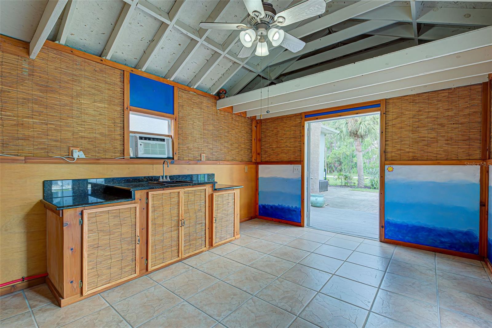 1114 Campbell St Property Photo 38