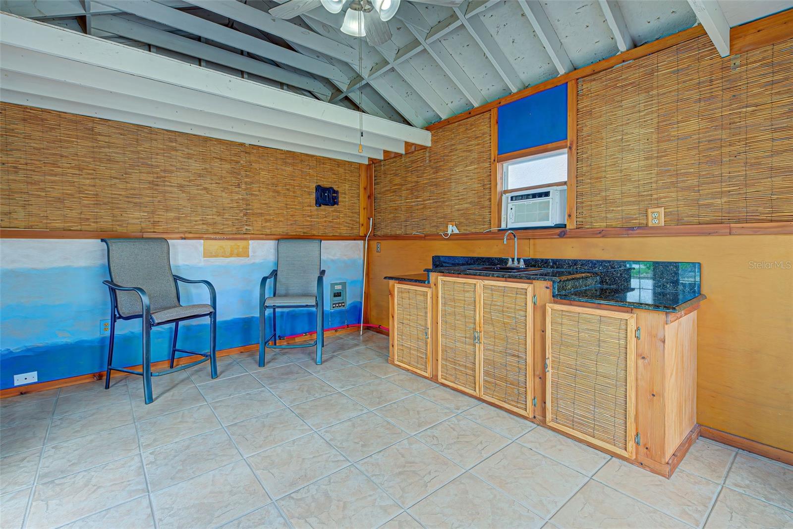 1114 Campbell St Property Photo 39