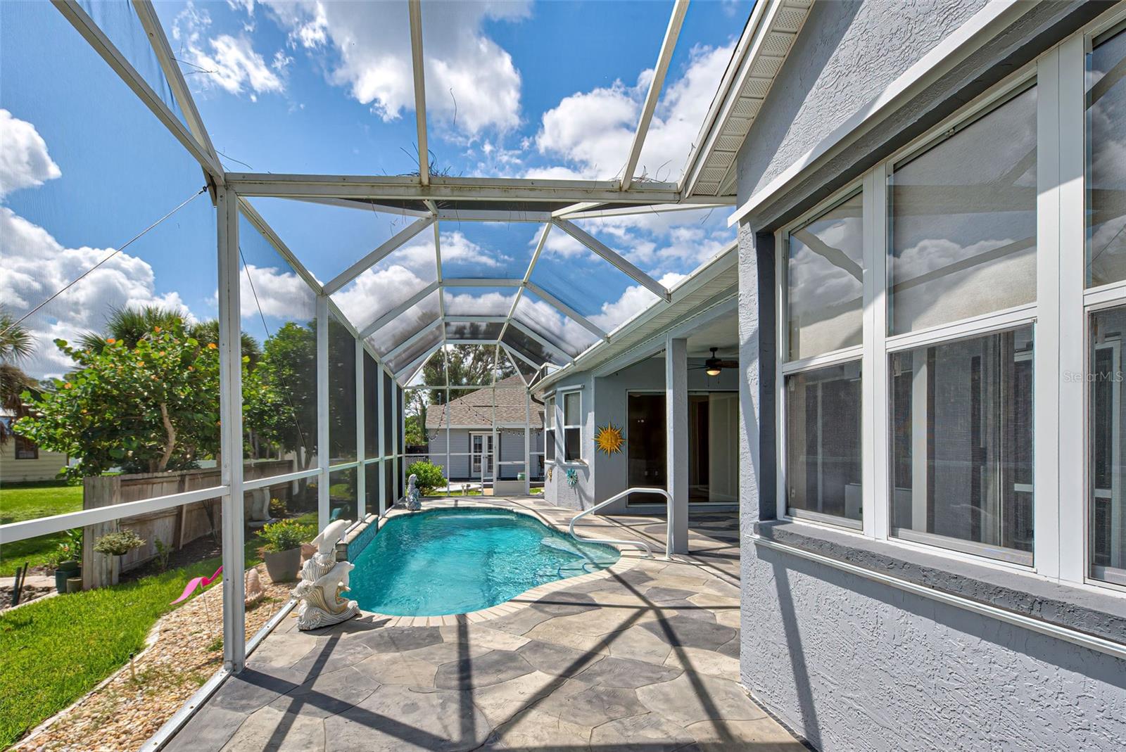 1114 Campbell St Property Photo 43