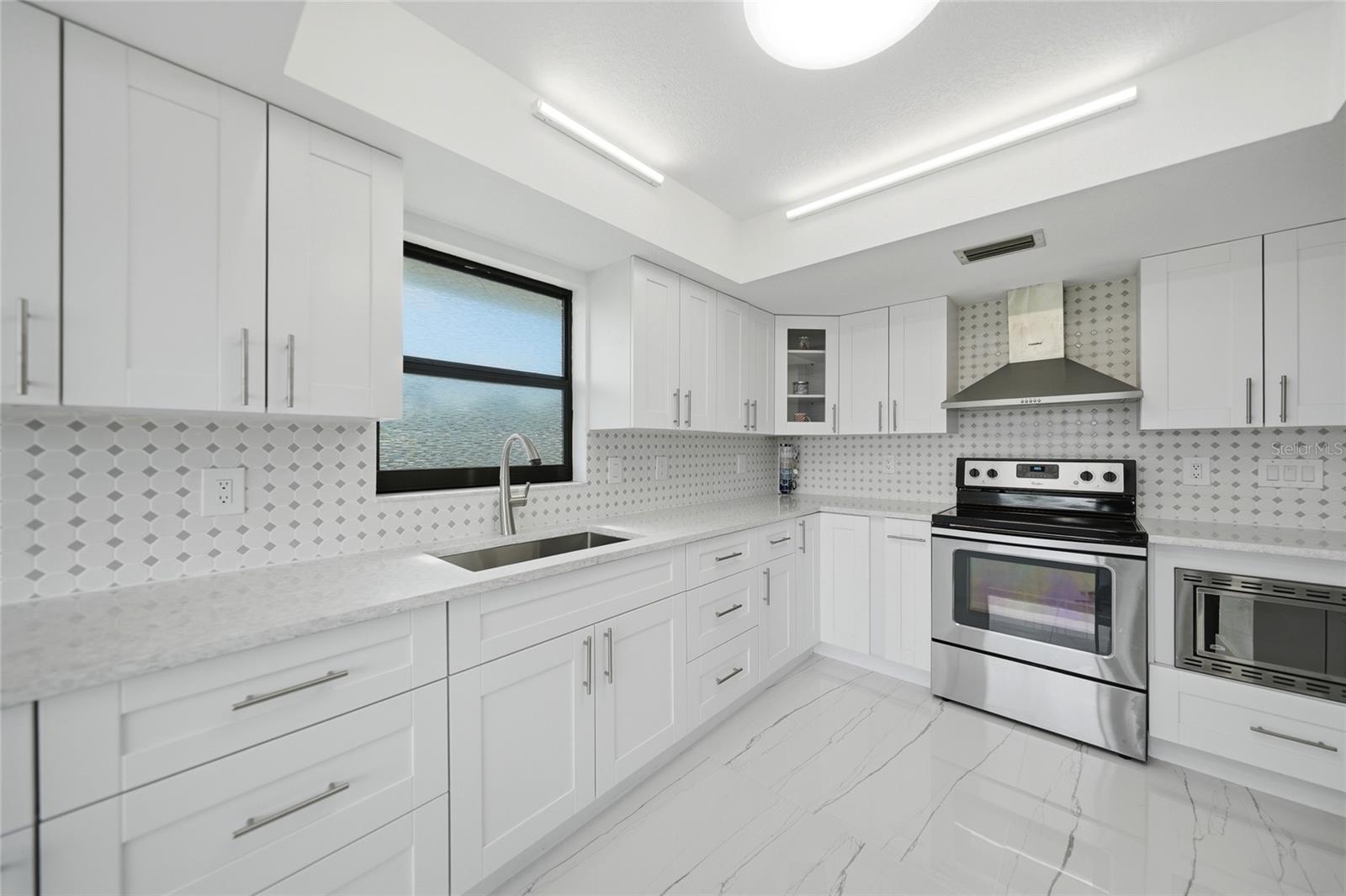 2705 Mauritania Rd Property Photo 12