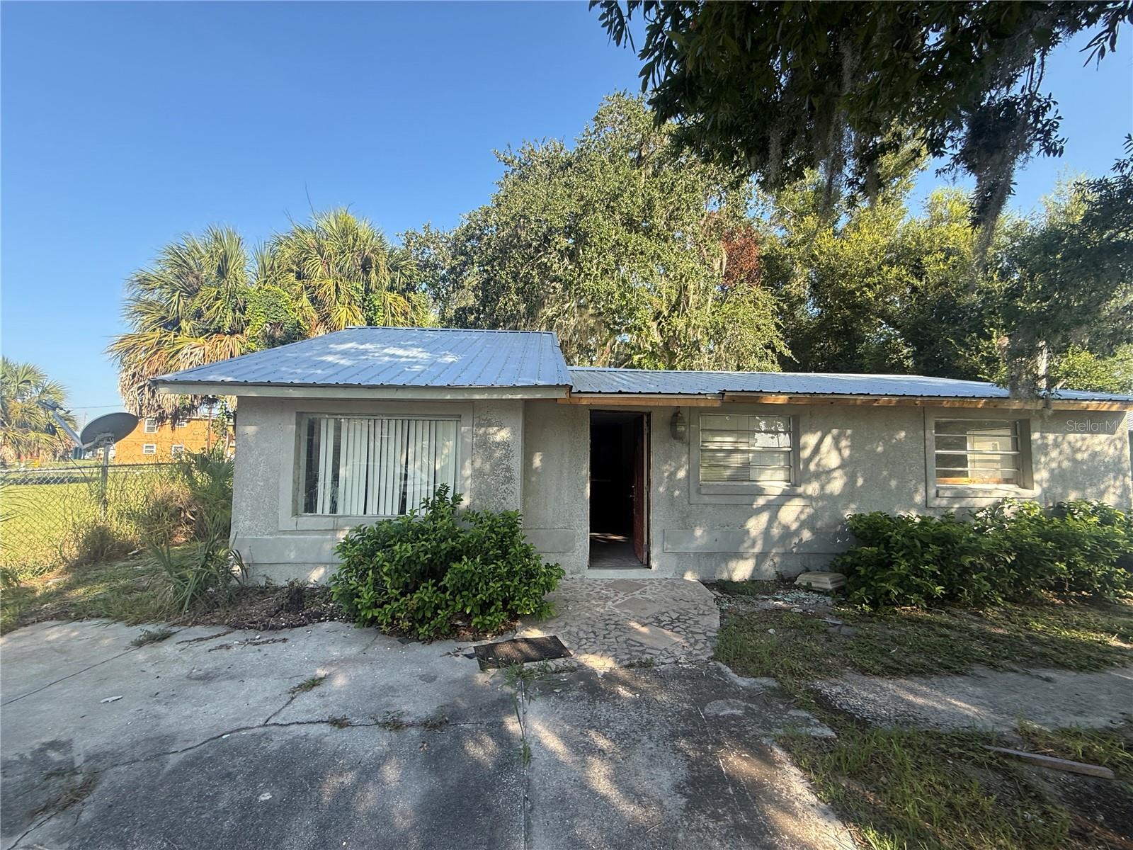 608 S Orange Ave Property Photo 1