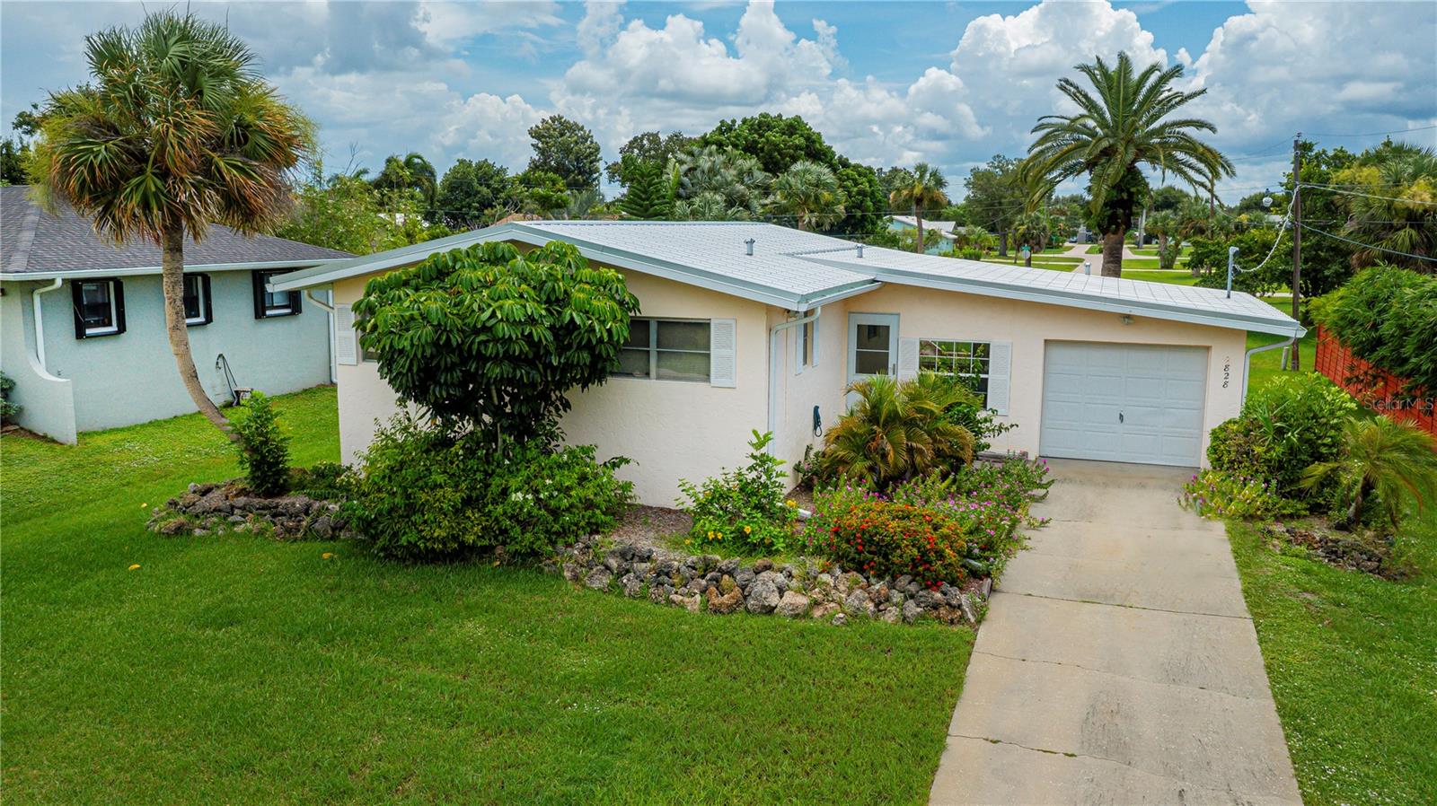2828 MAGNOLIA WAY Property Photo 1